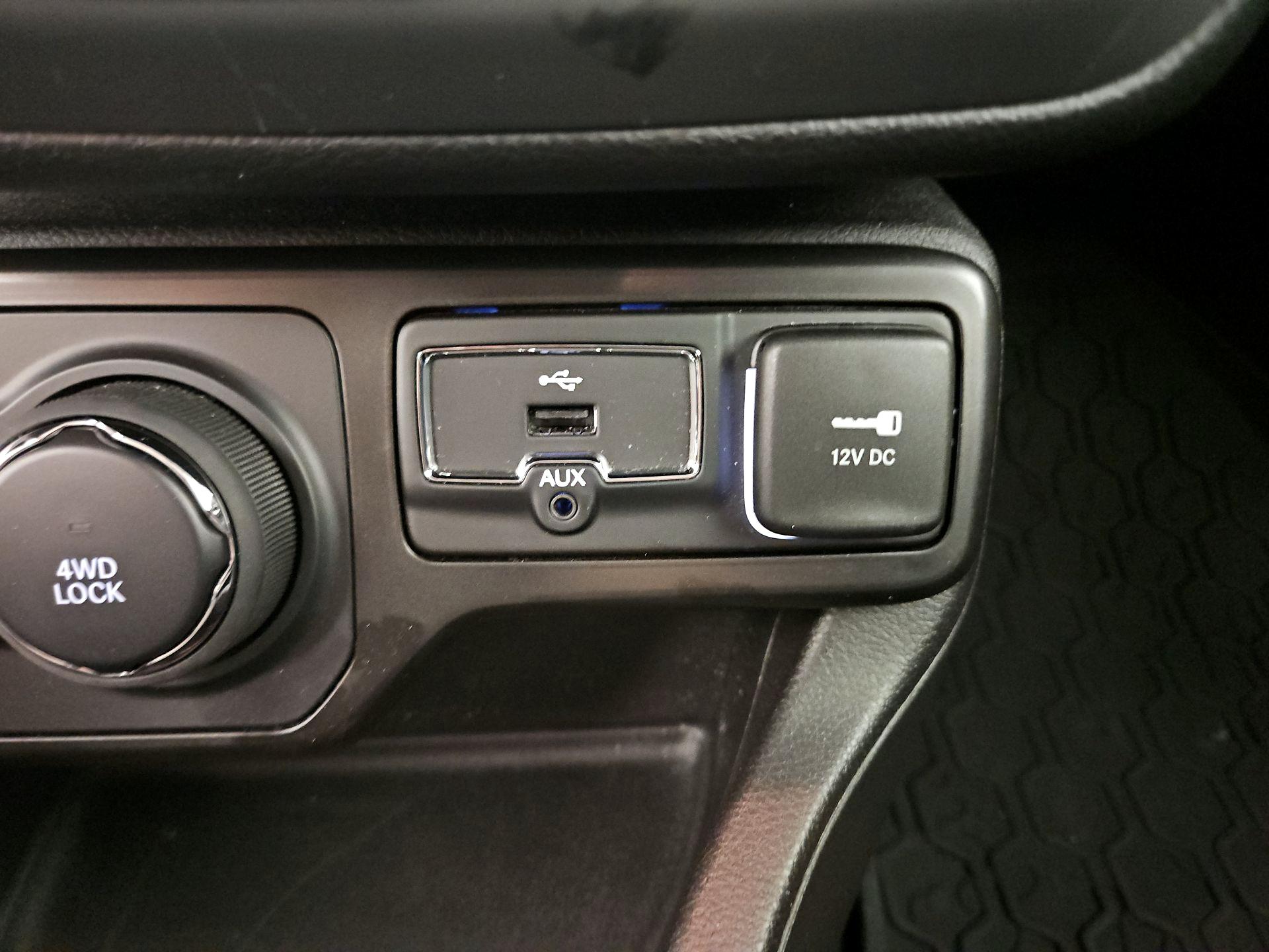 Thumbnail: 2021 Jeep Renegade - 19
