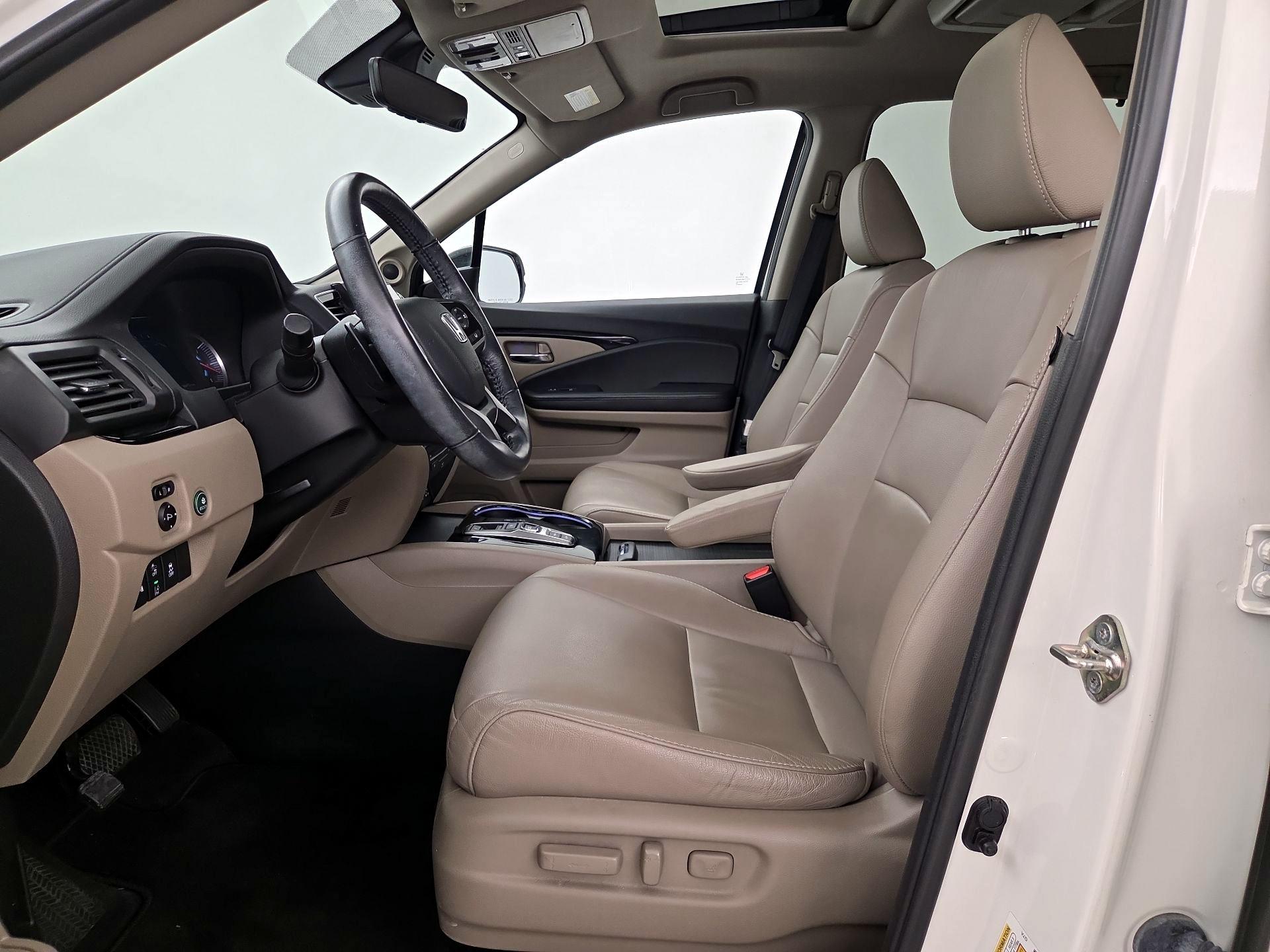 Thumbnail: 2019 Honda Pilot - 11