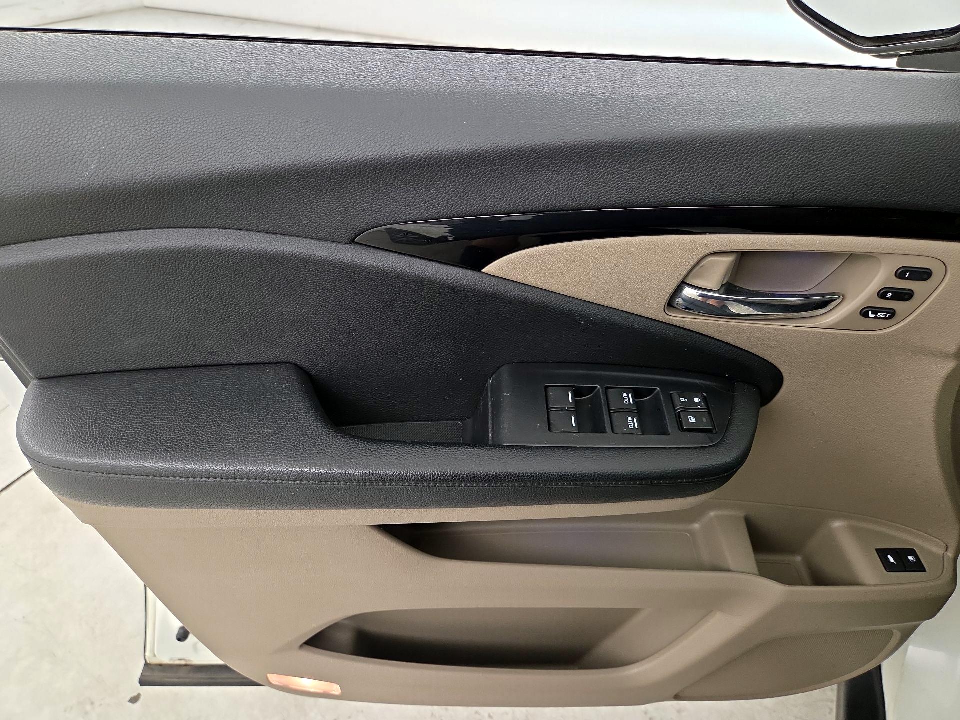 Thumbnail: 2019 Honda Pilot - 12