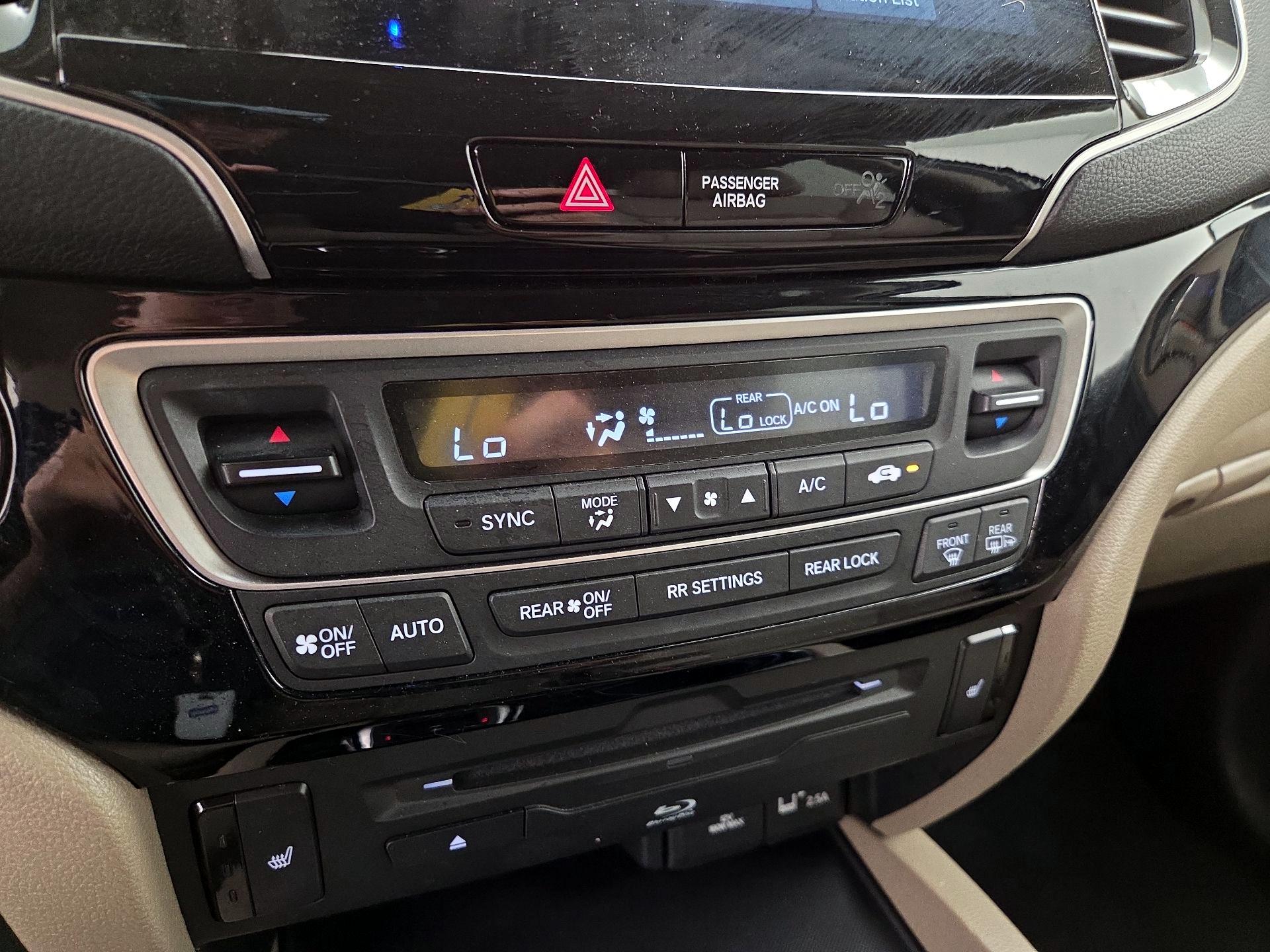 Thumbnail: 2019 Honda Pilot - 17