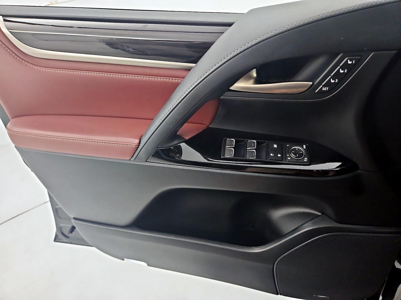 2021 Lexus LX 570 - Photo 13