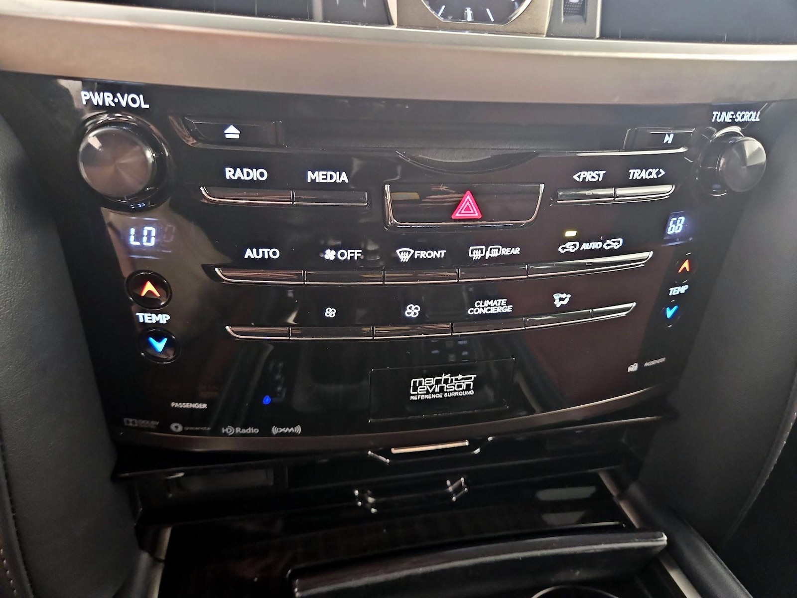 2021 Lexus LX 570 - Photo 18