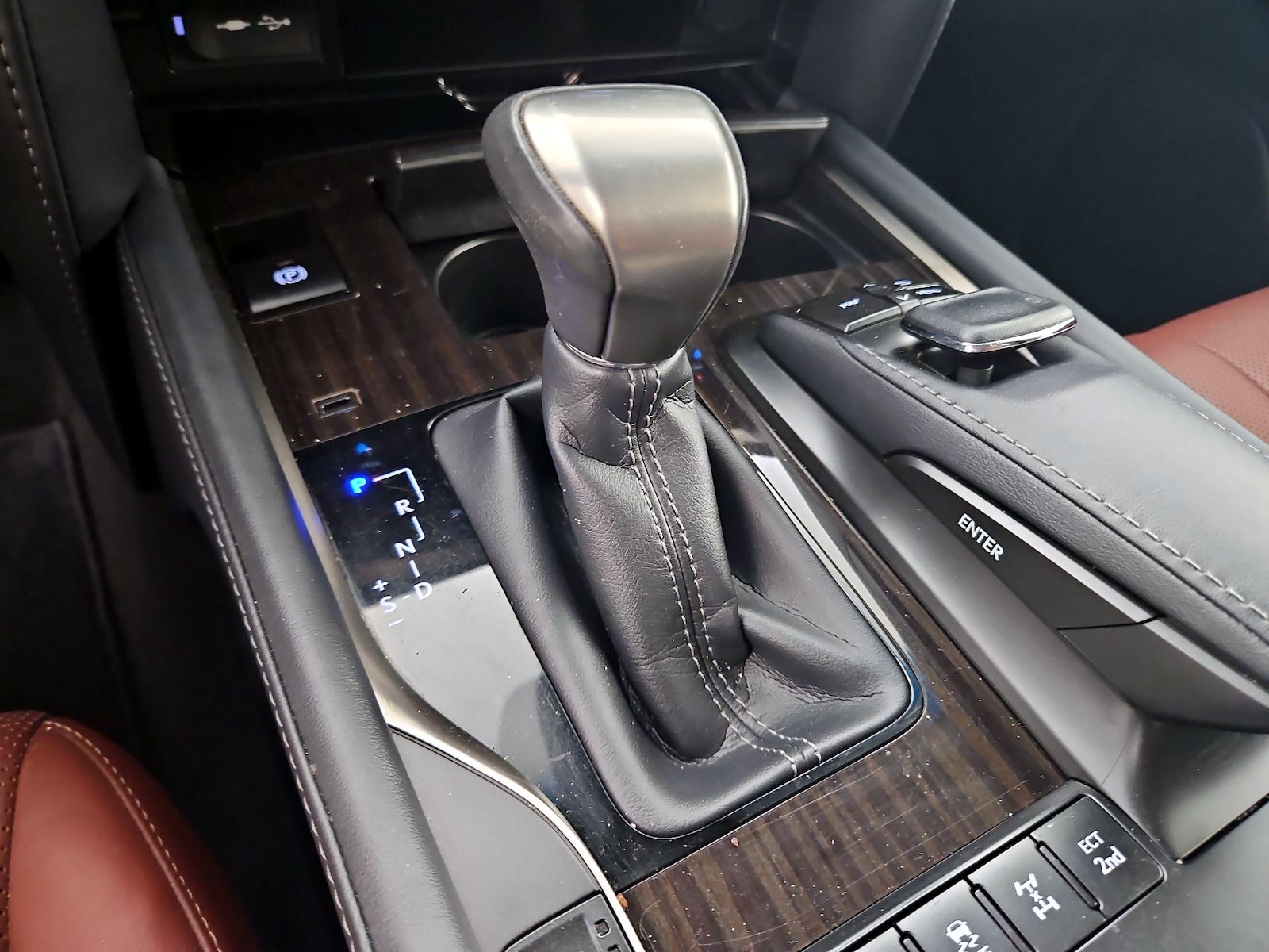 2021 Lexus LX 570 - Photo 19