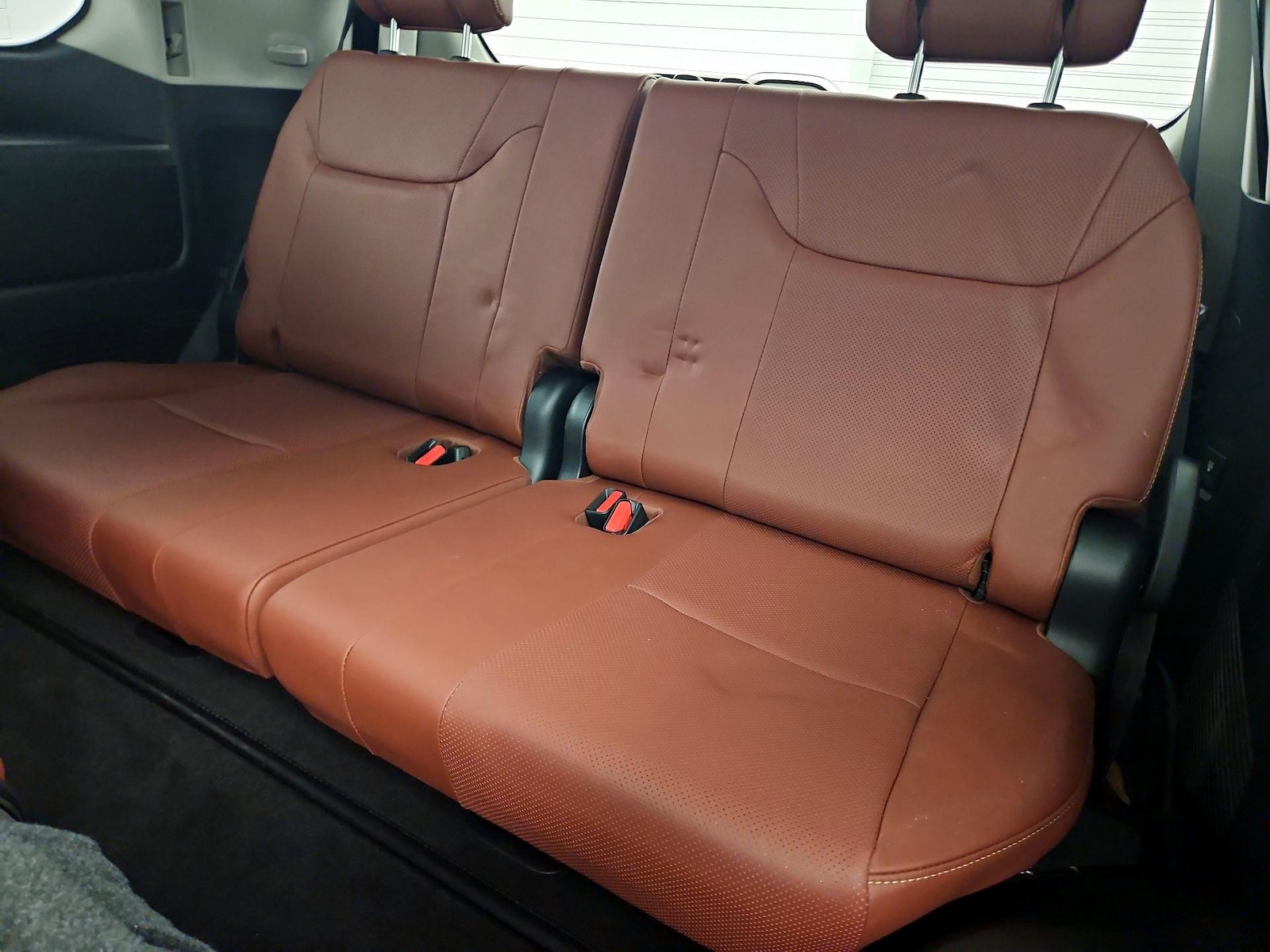 2021 Lexus LX 570 - Photo 22