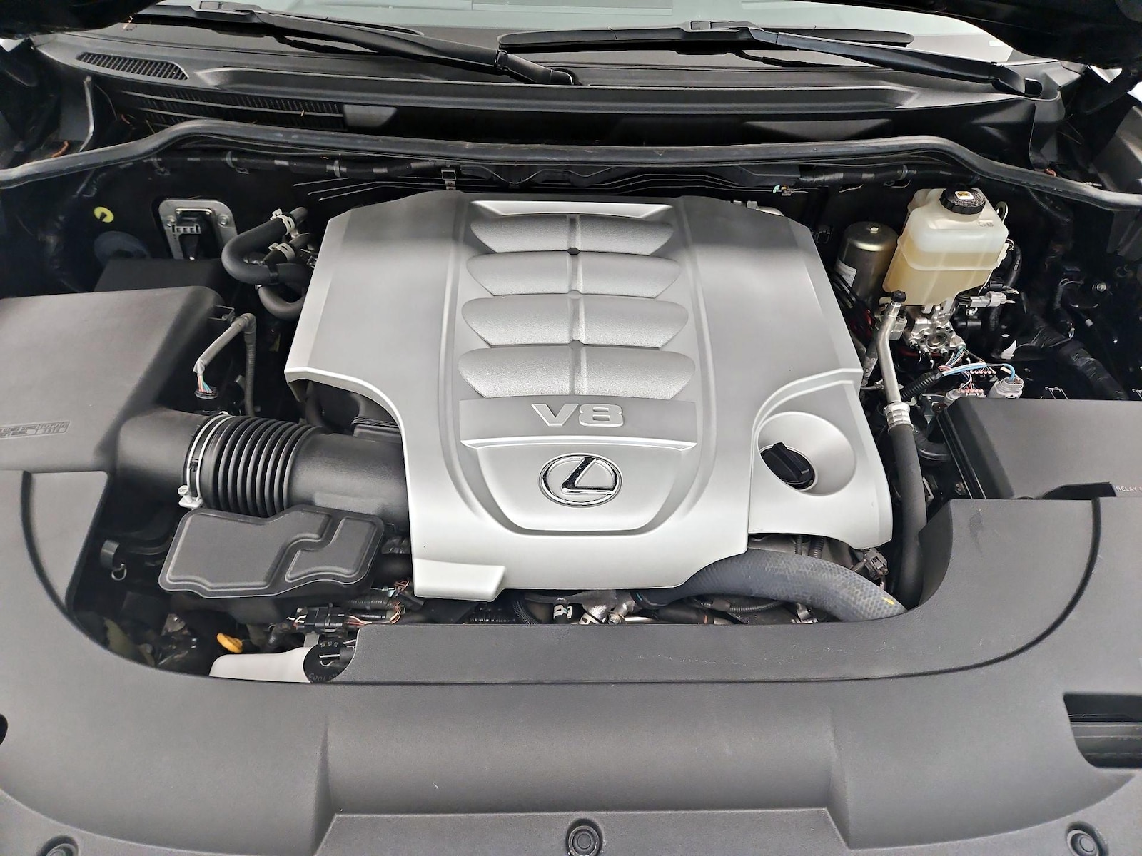 2021 Lexus LX 570 - Photo 25