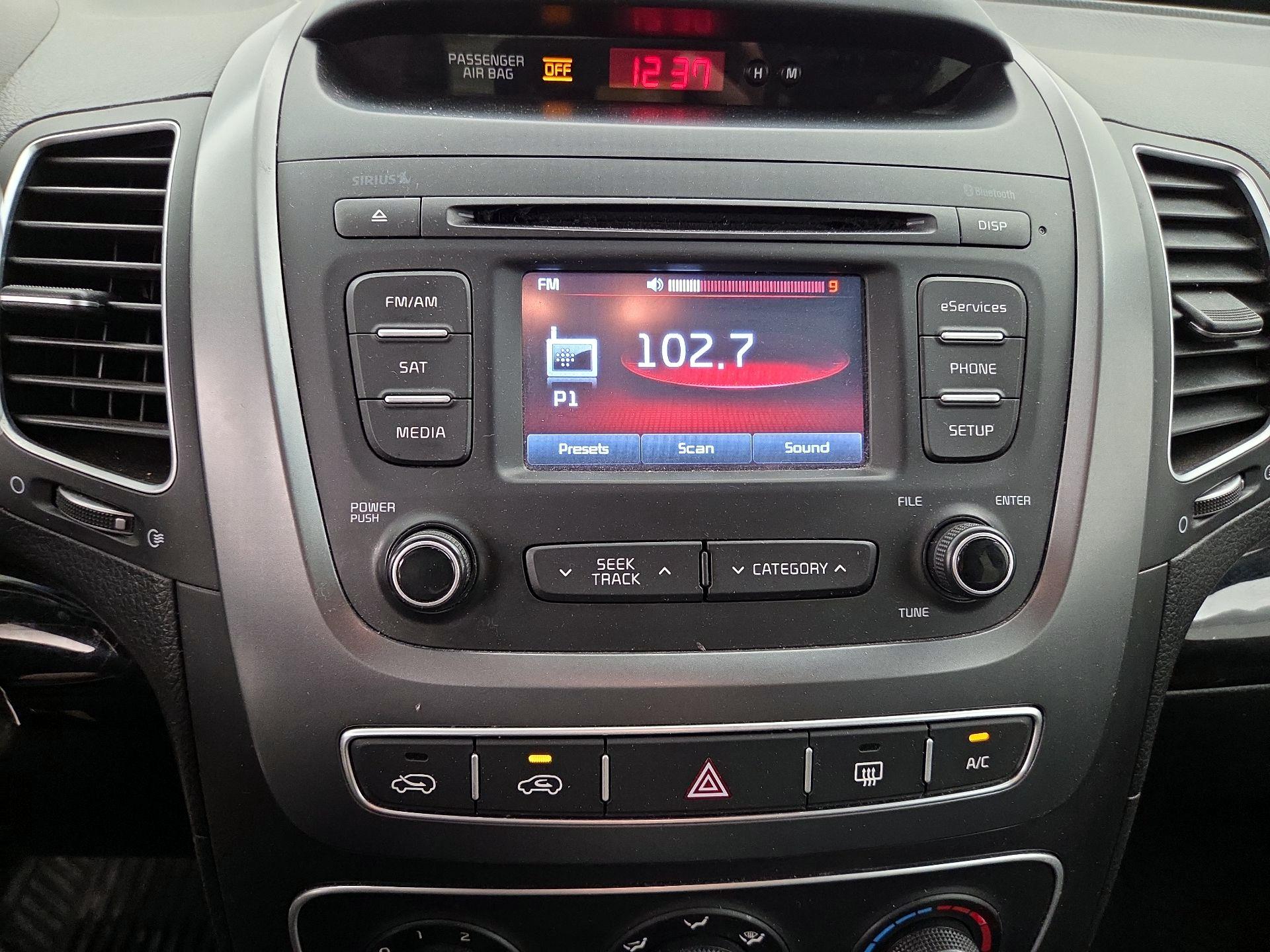 Thumbnail: 2015 Kia Sorento - 15