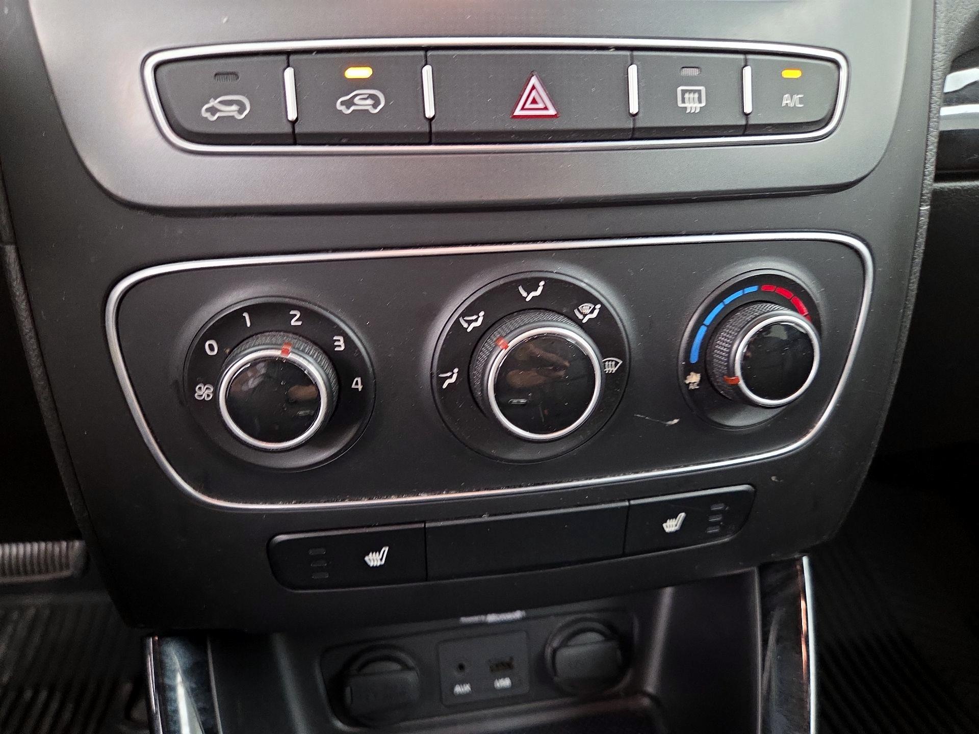 Thumbnail: 2015 Kia Sorento - 16