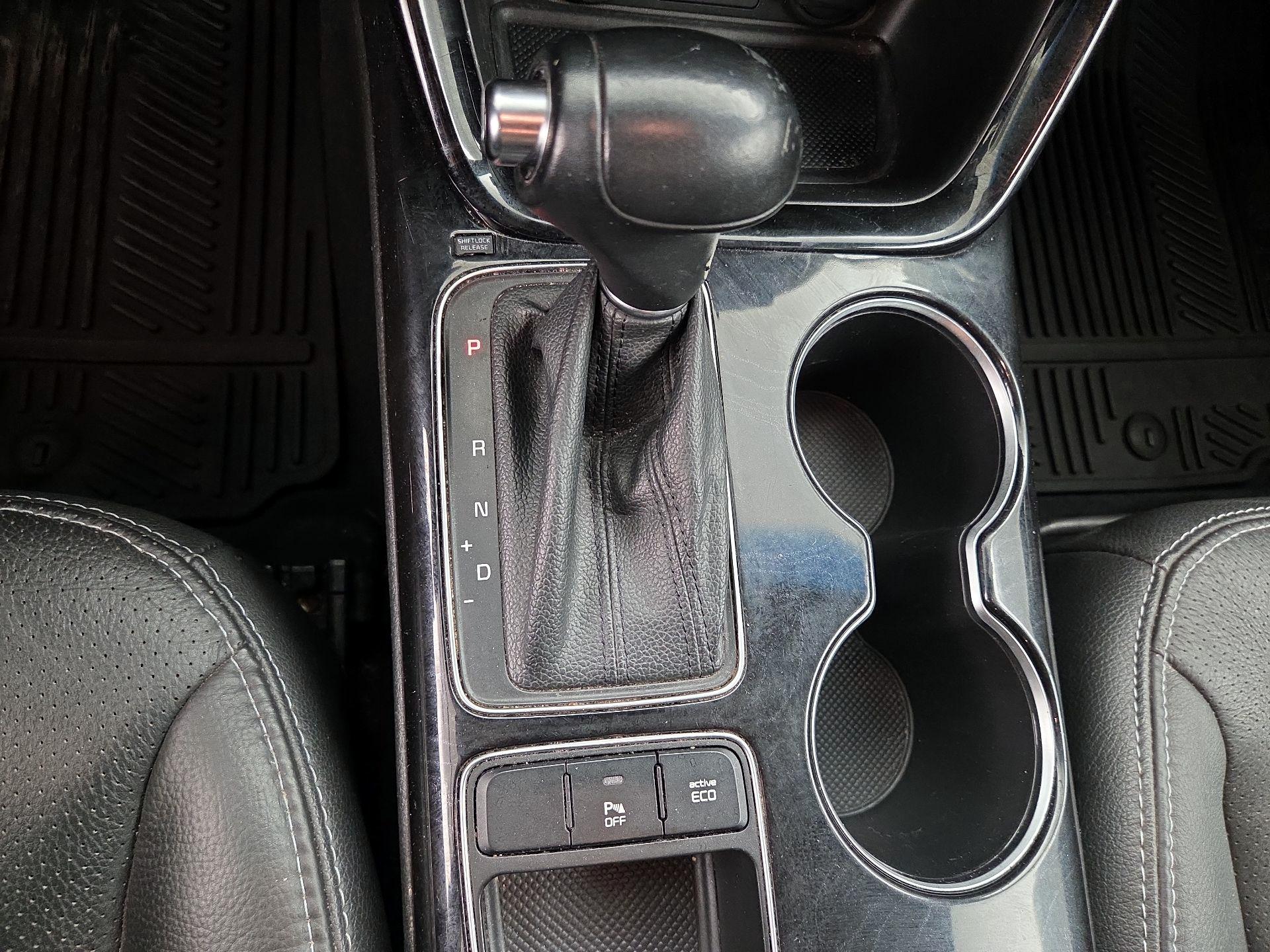 Thumbnail: 2015 Kia Sorento - 17