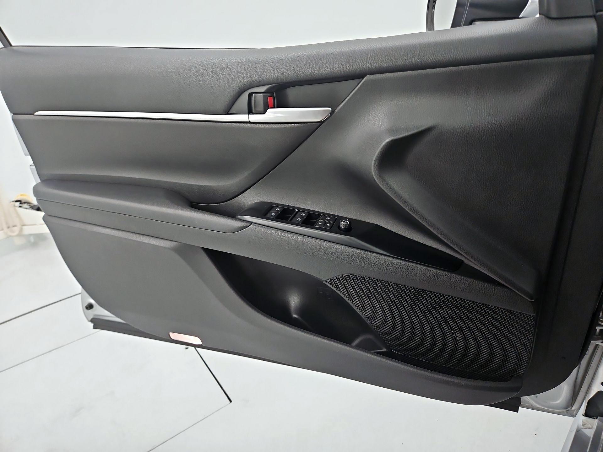 Thumbnail: 2019 Toyota Camry - 12