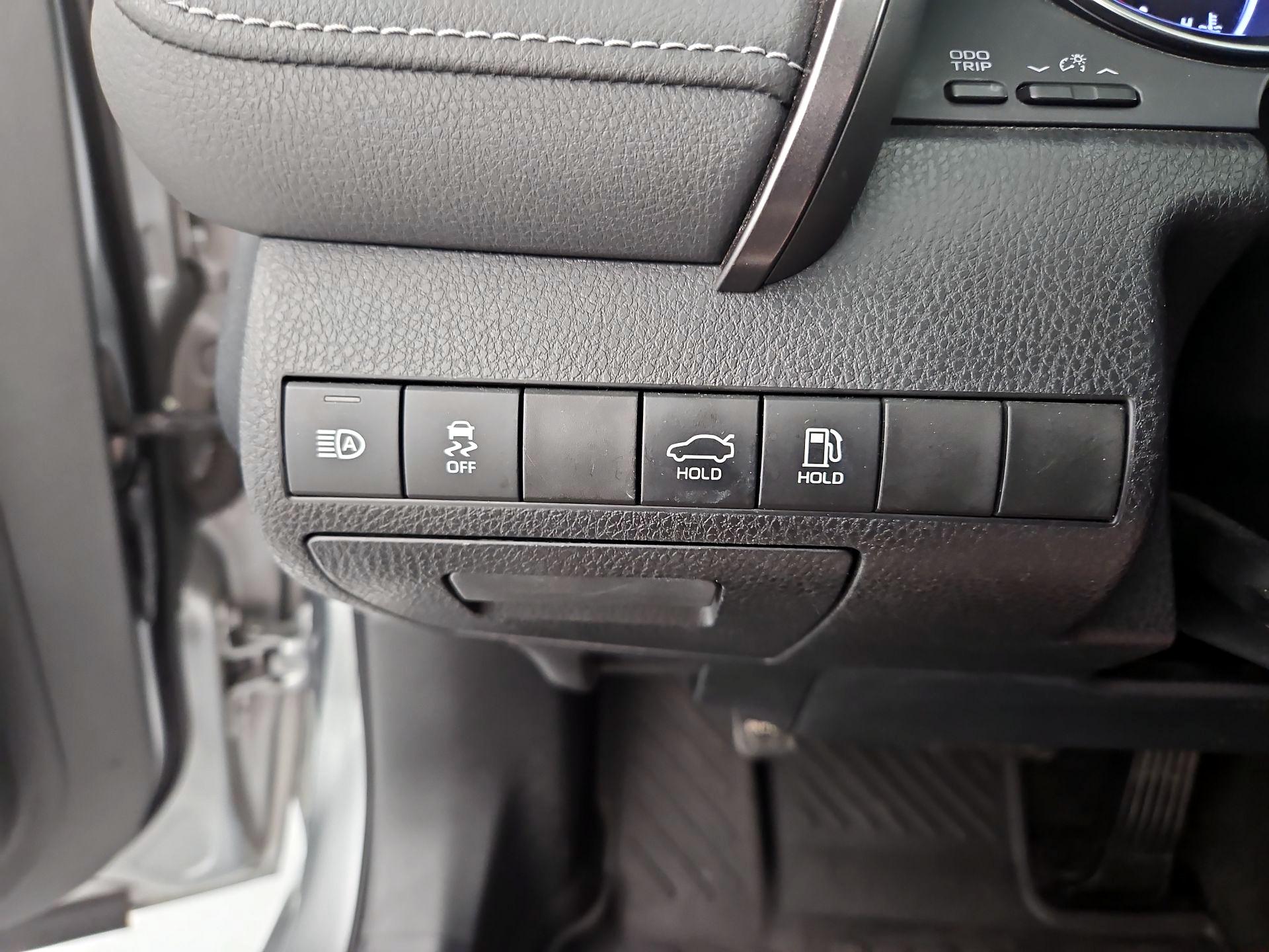 Thumbnail: 2019 Toyota Camry - 13