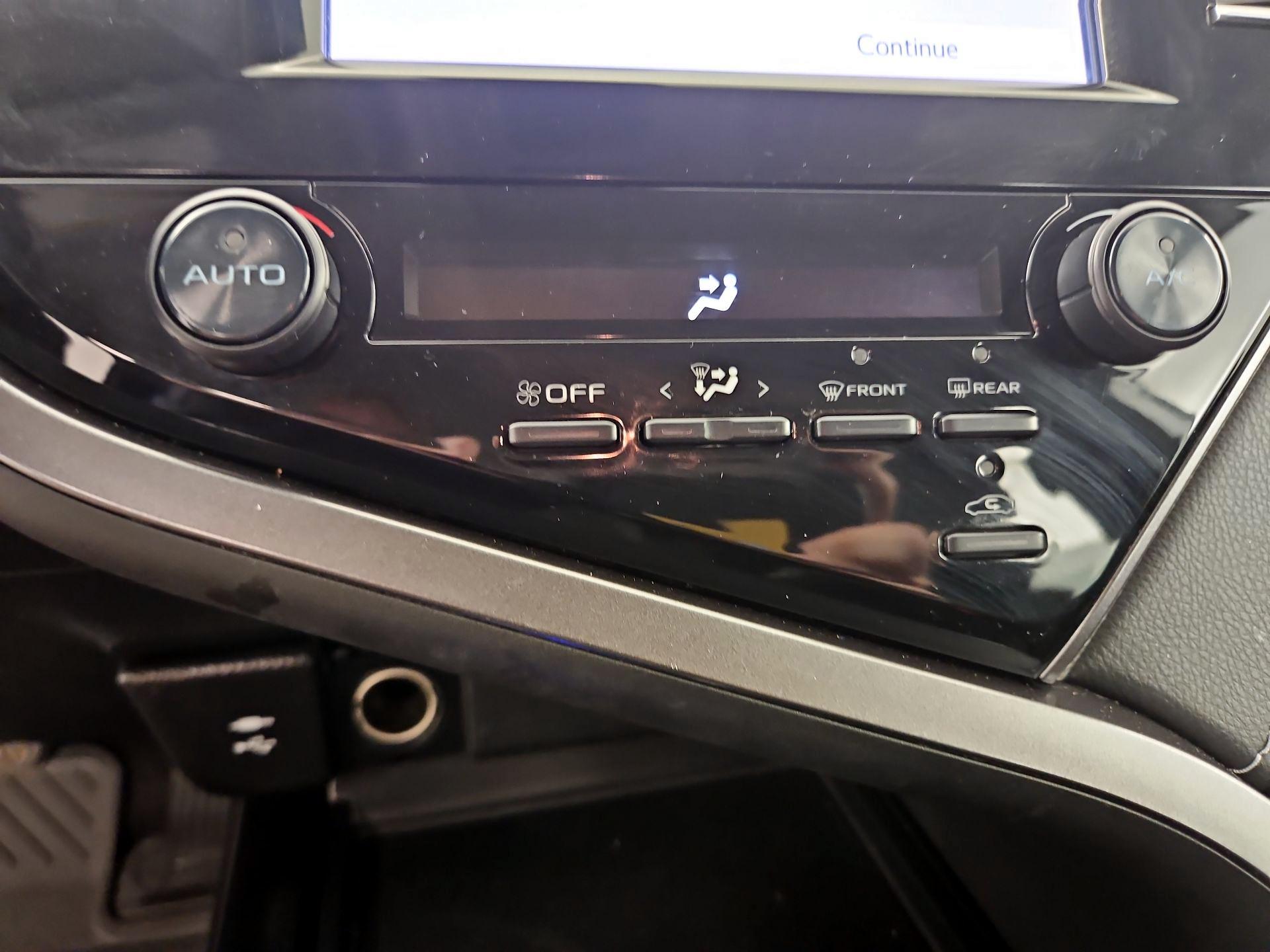 Thumbnail: 2019 Toyota Camry - 16