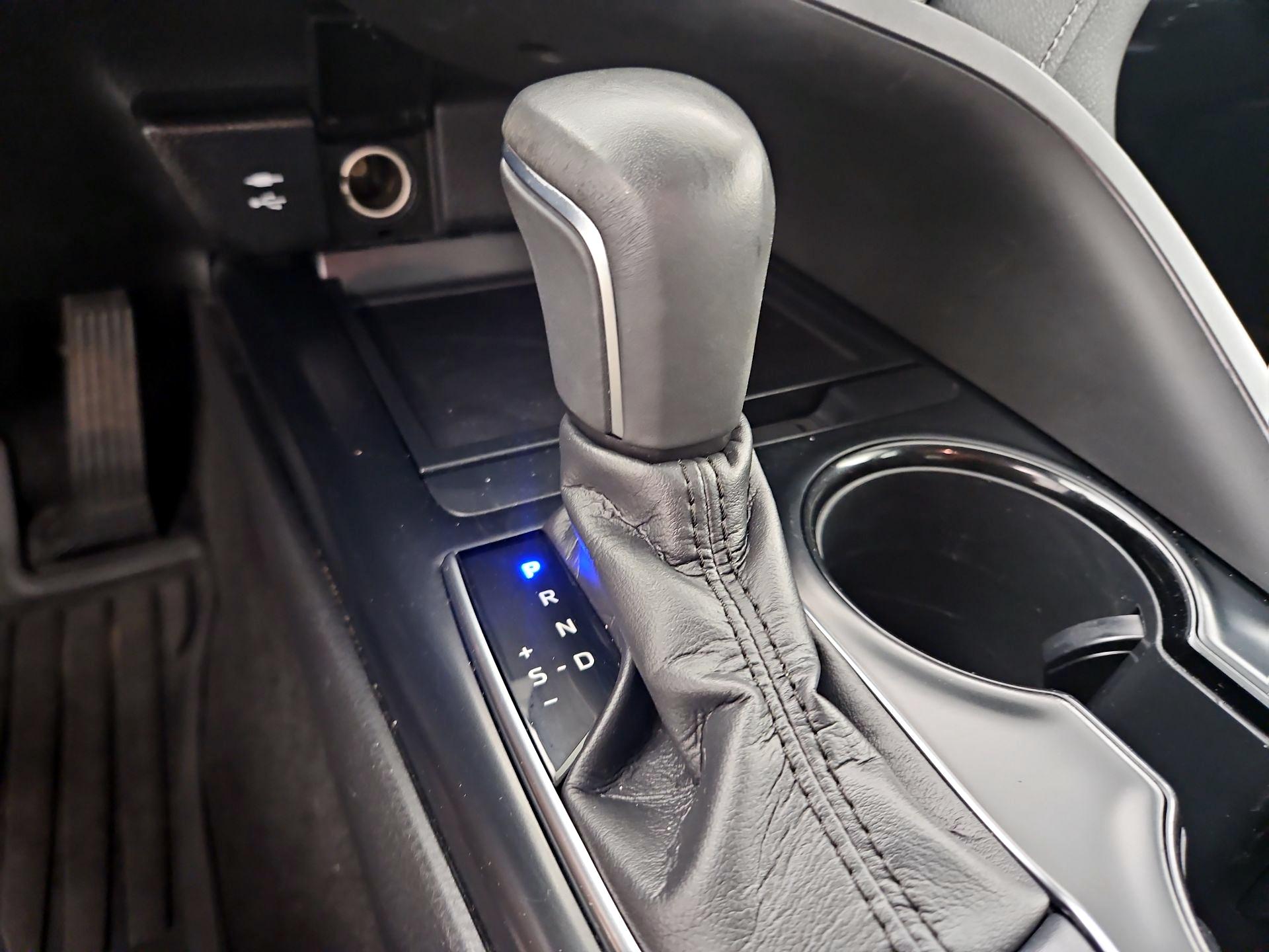 Thumbnail: 2019 Toyota Camry - 17