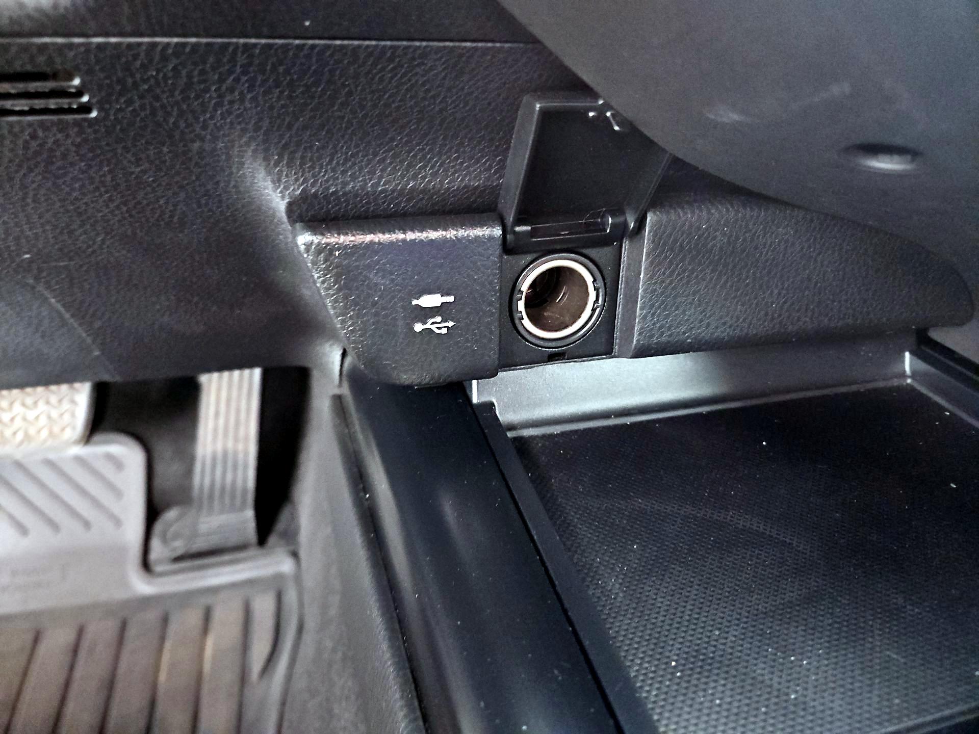 Thumbnail: 2019 Toyota Camry - 18