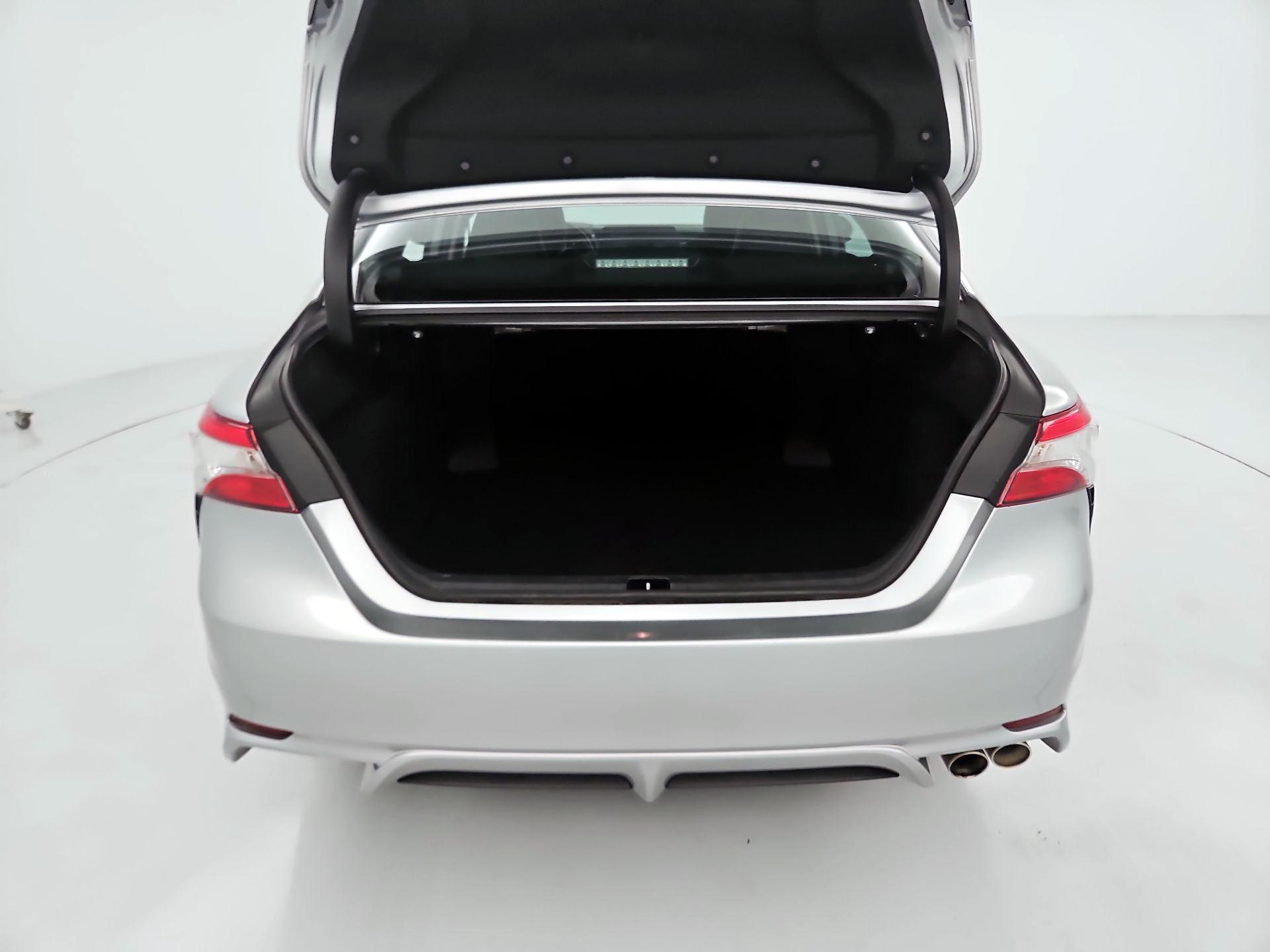 Thumbnail: 2019 Toyota Camry - 20