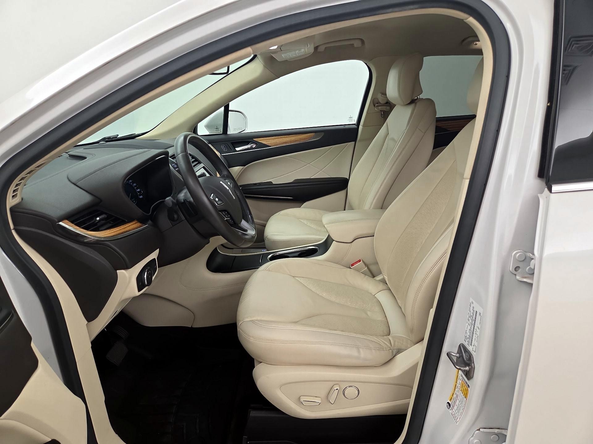 Thumbnail: 2016 Lincoln MKC - 11