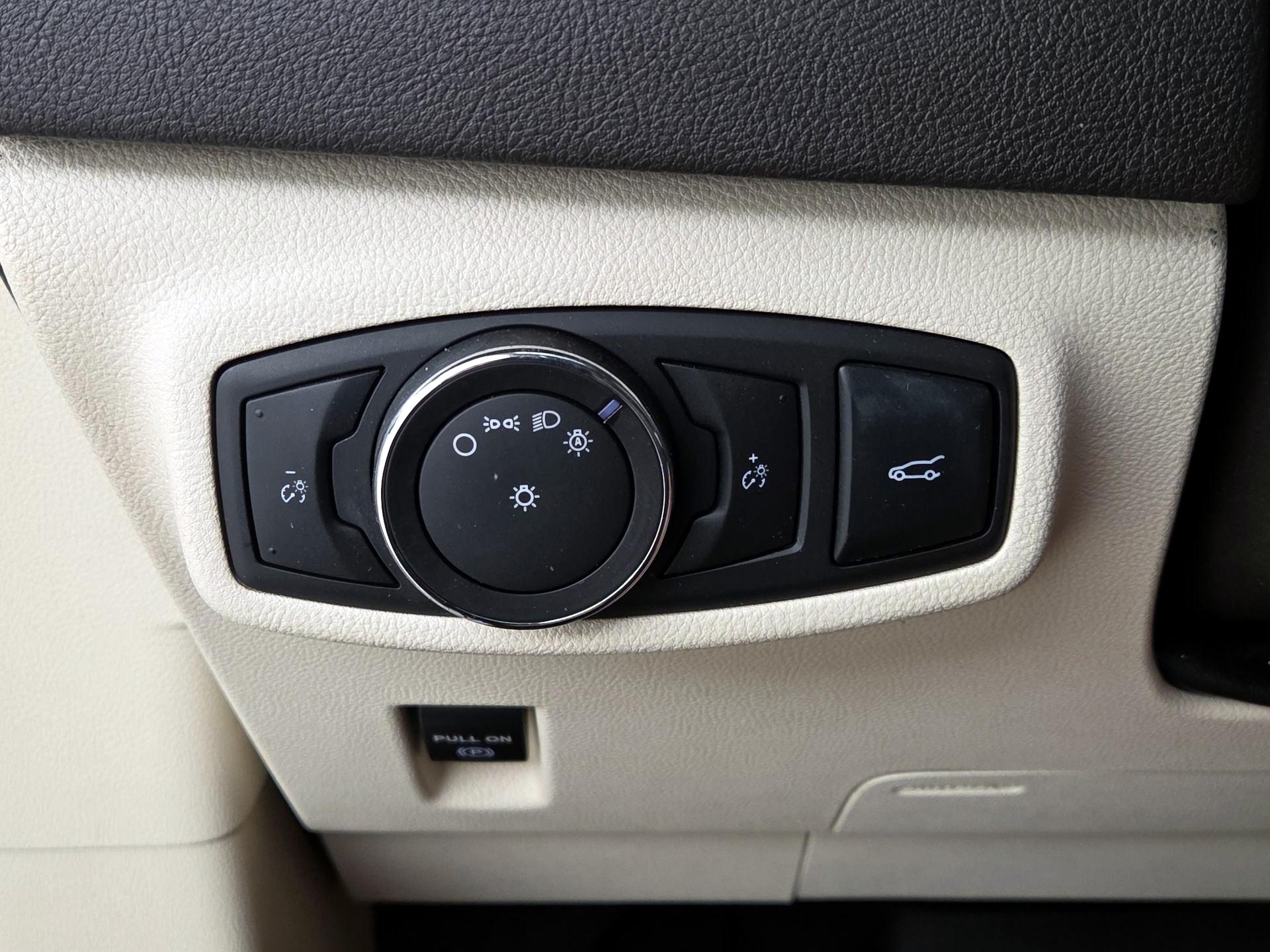 Thumbnail: 2016 Lincoln MKC - 13
