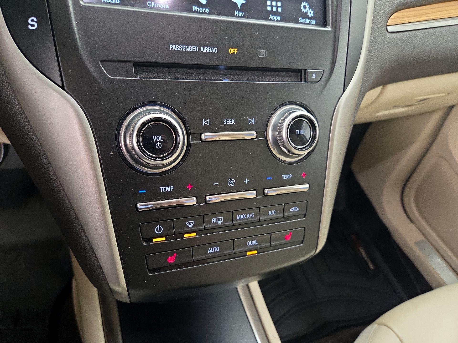 Thumbnail: 2016 Lincoln MKC - 17