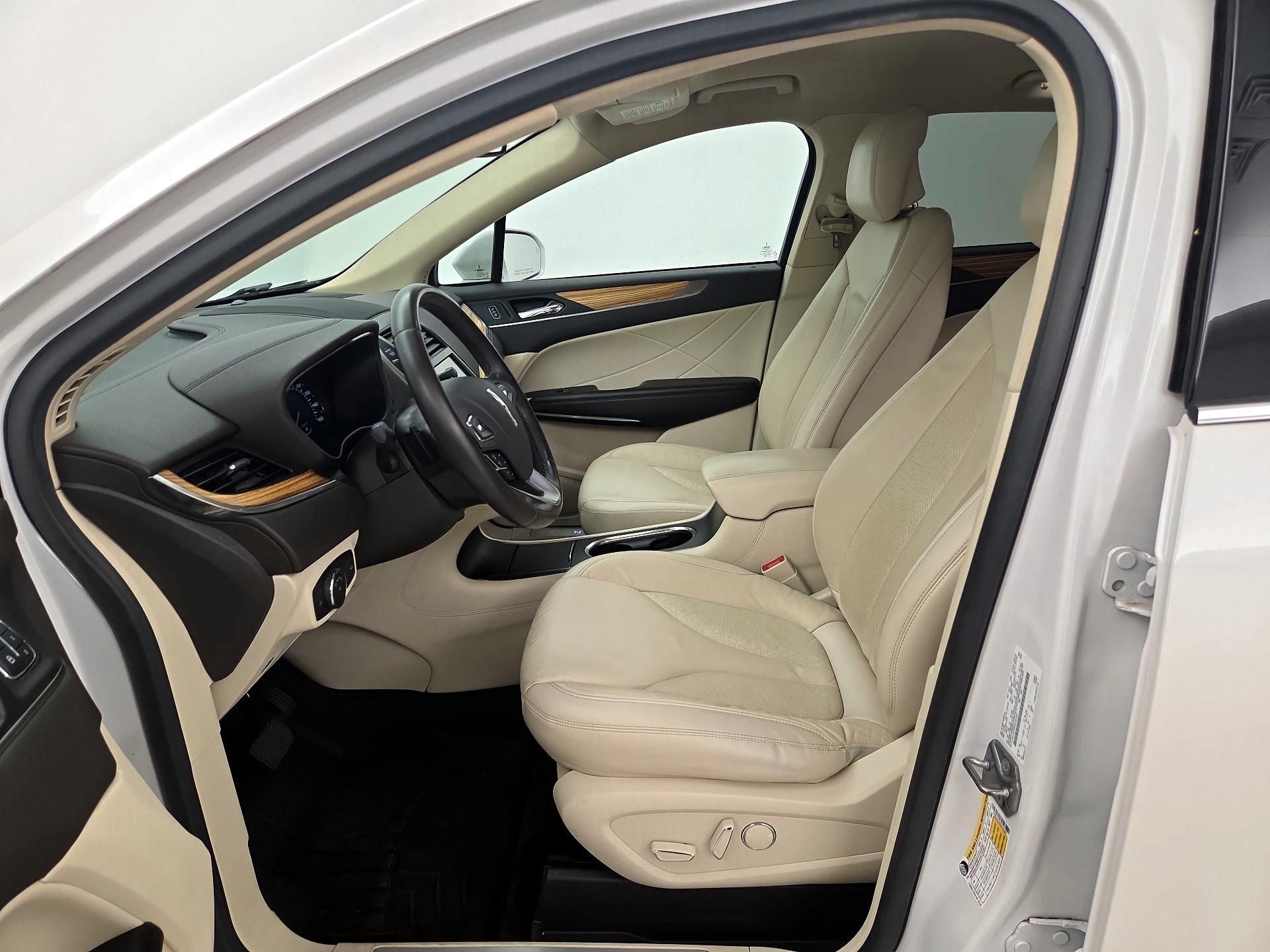 Thumbnail: 2016 Lincoln MKC - 20