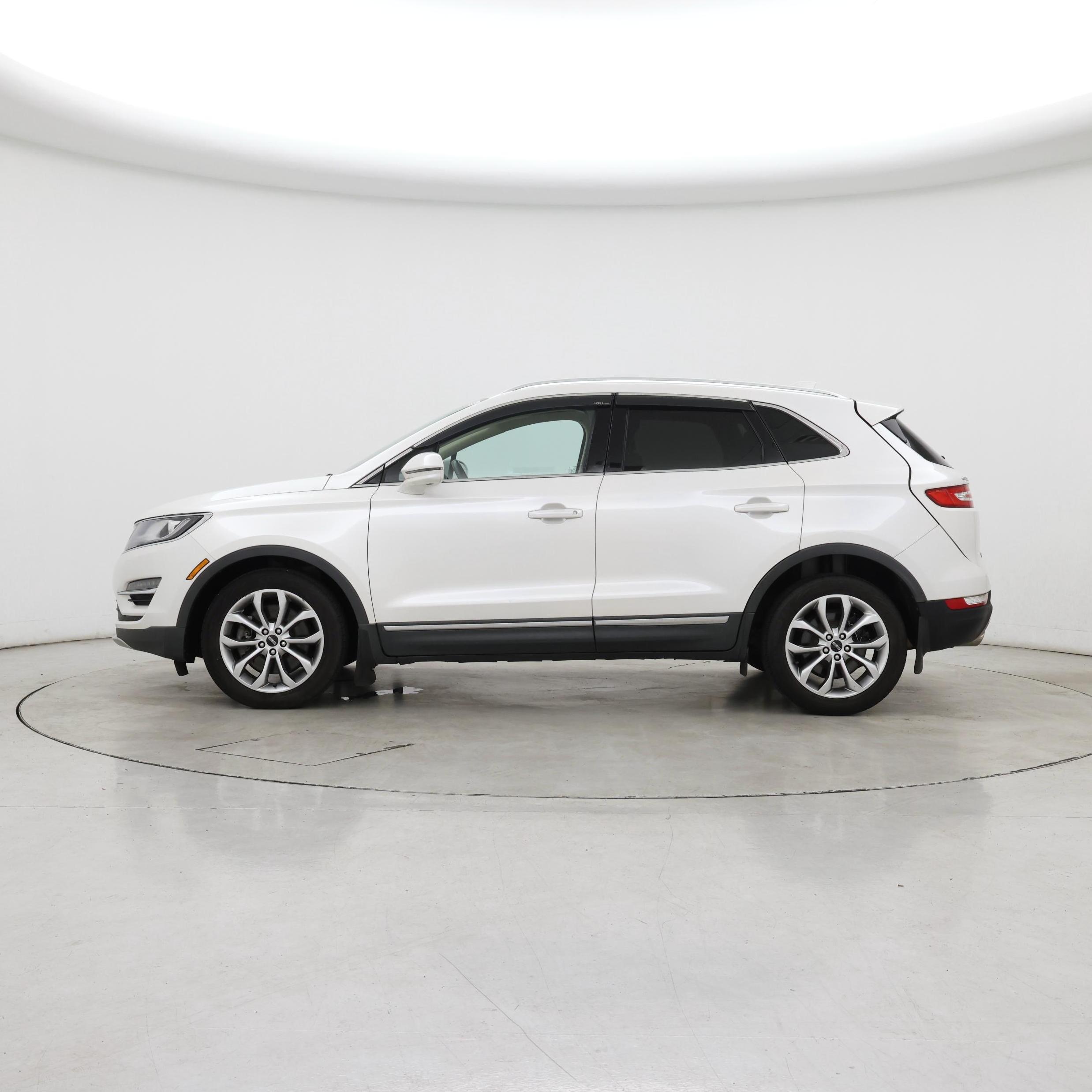 Thumbnail: 2016 Lincoln MKC - 3