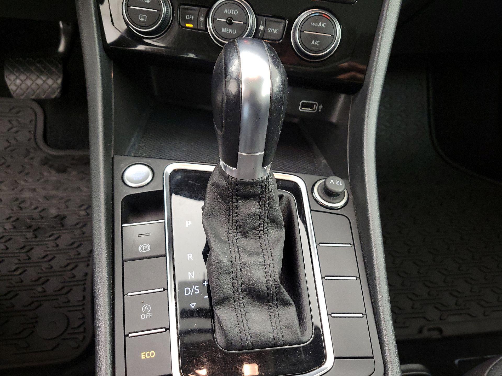 Thumbnail: 2019 Volkswagen Jetta - 17