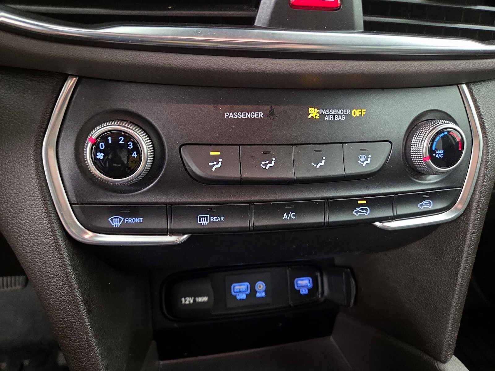 2019 Hyundai Santa Fe SE - Photo 17