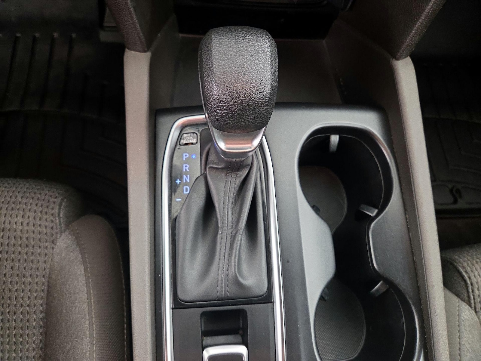 2019 Hyundai Santa Fe SE - Photo 18