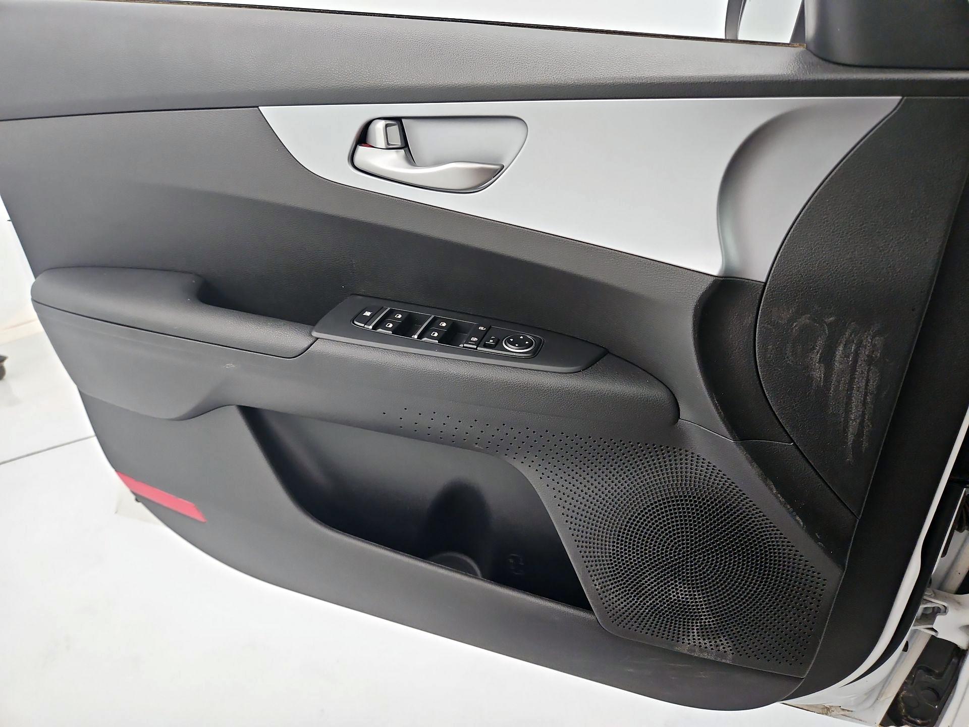 Thumbnail: 2023 Kia Forte - 12