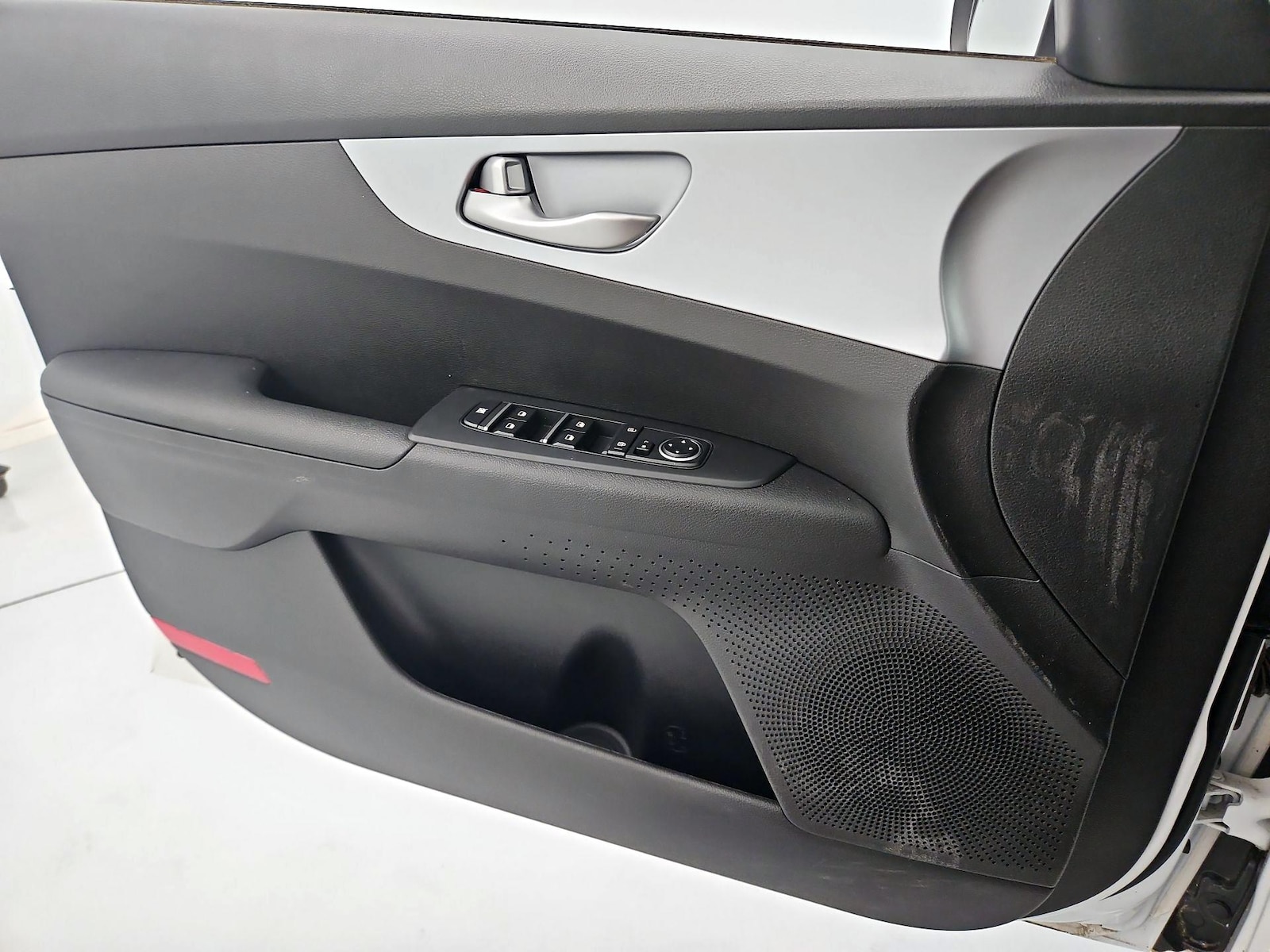 2023 Kia Forte LXS - Photo 13