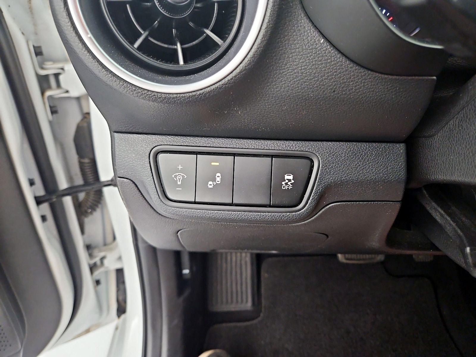 2023 Kia Forte LXS - Photo 14
