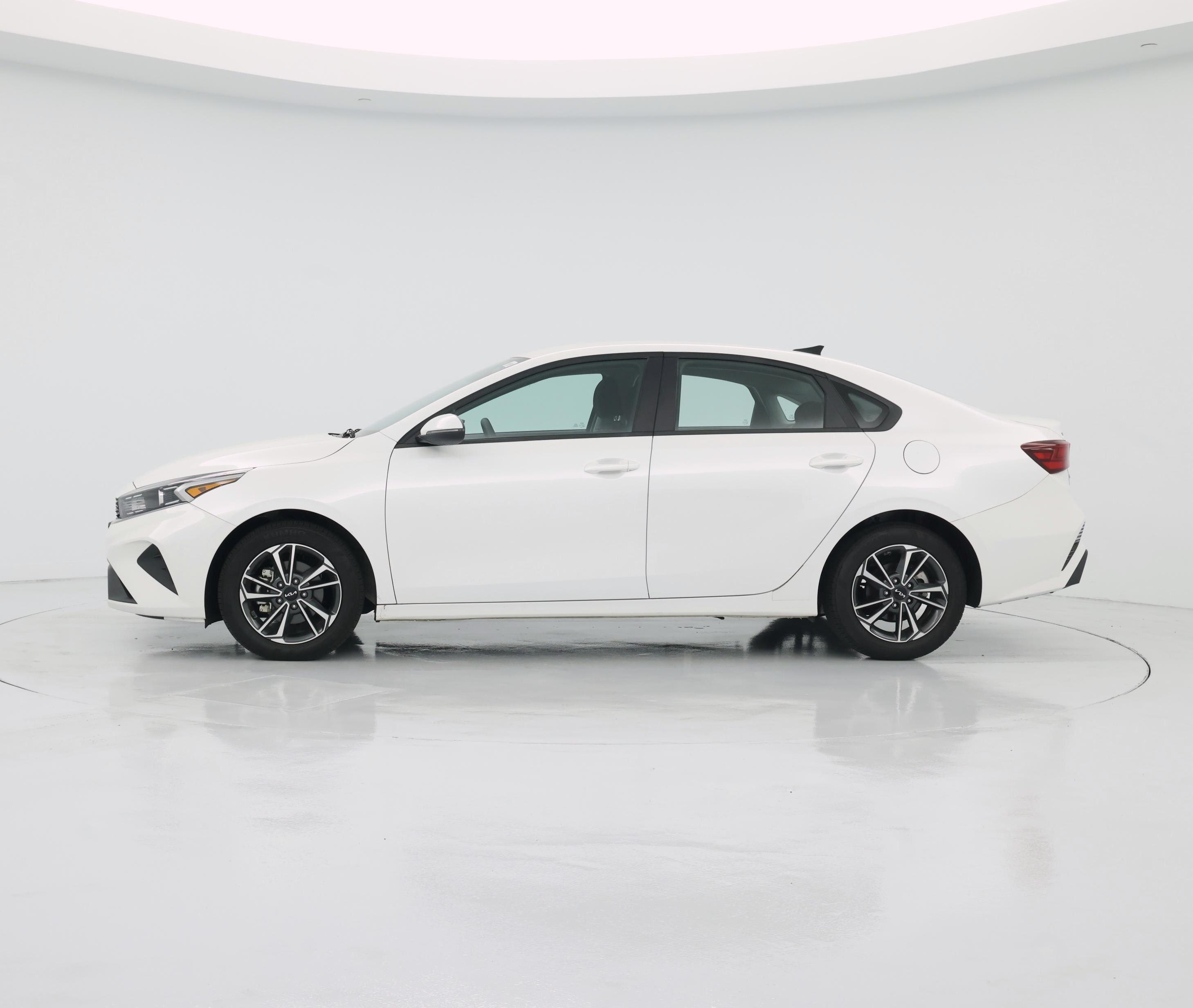 Thumbnail: 2023 Kia Forte - 3