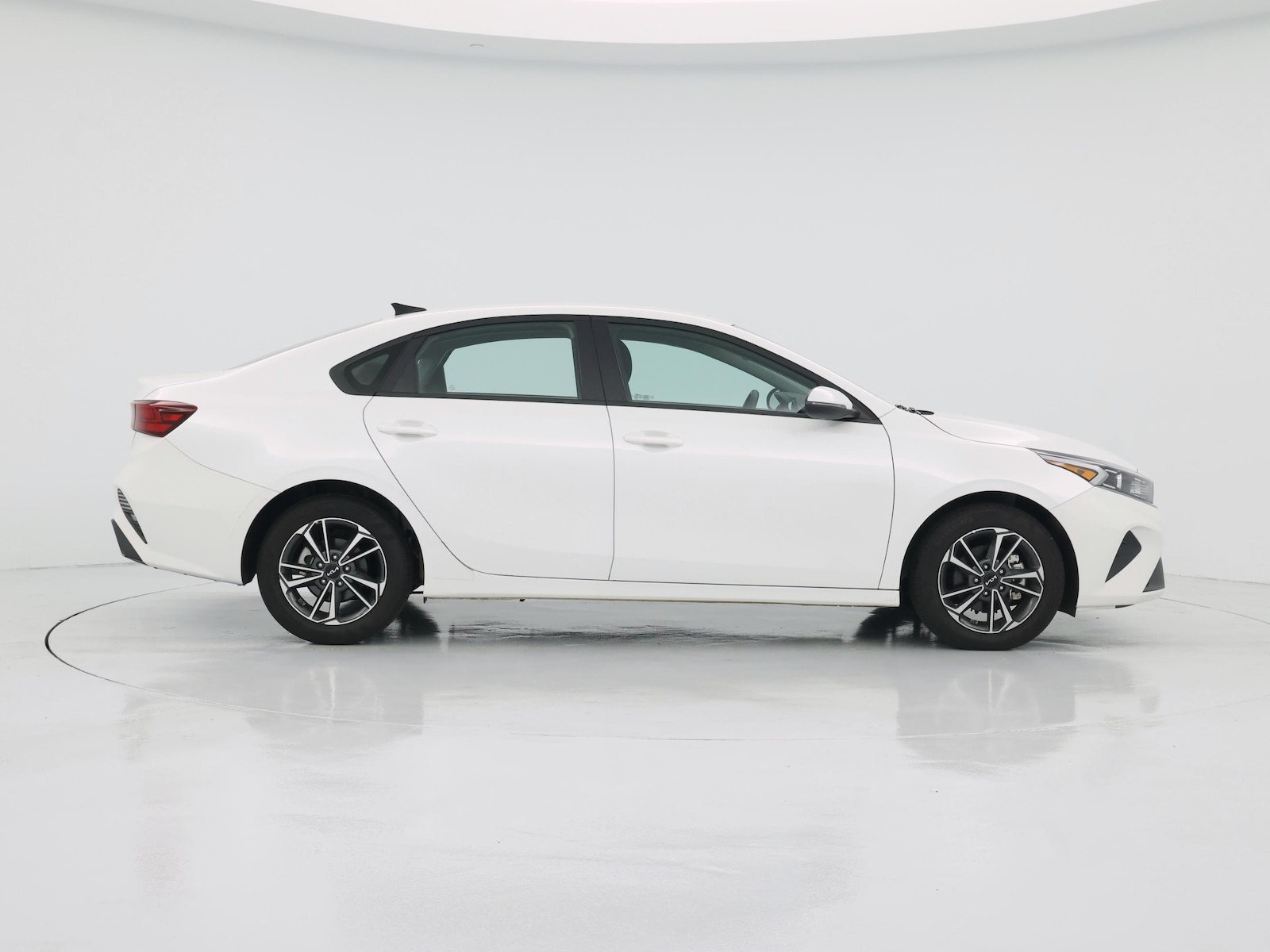 2023 Kia Forte LXS - Photo 8