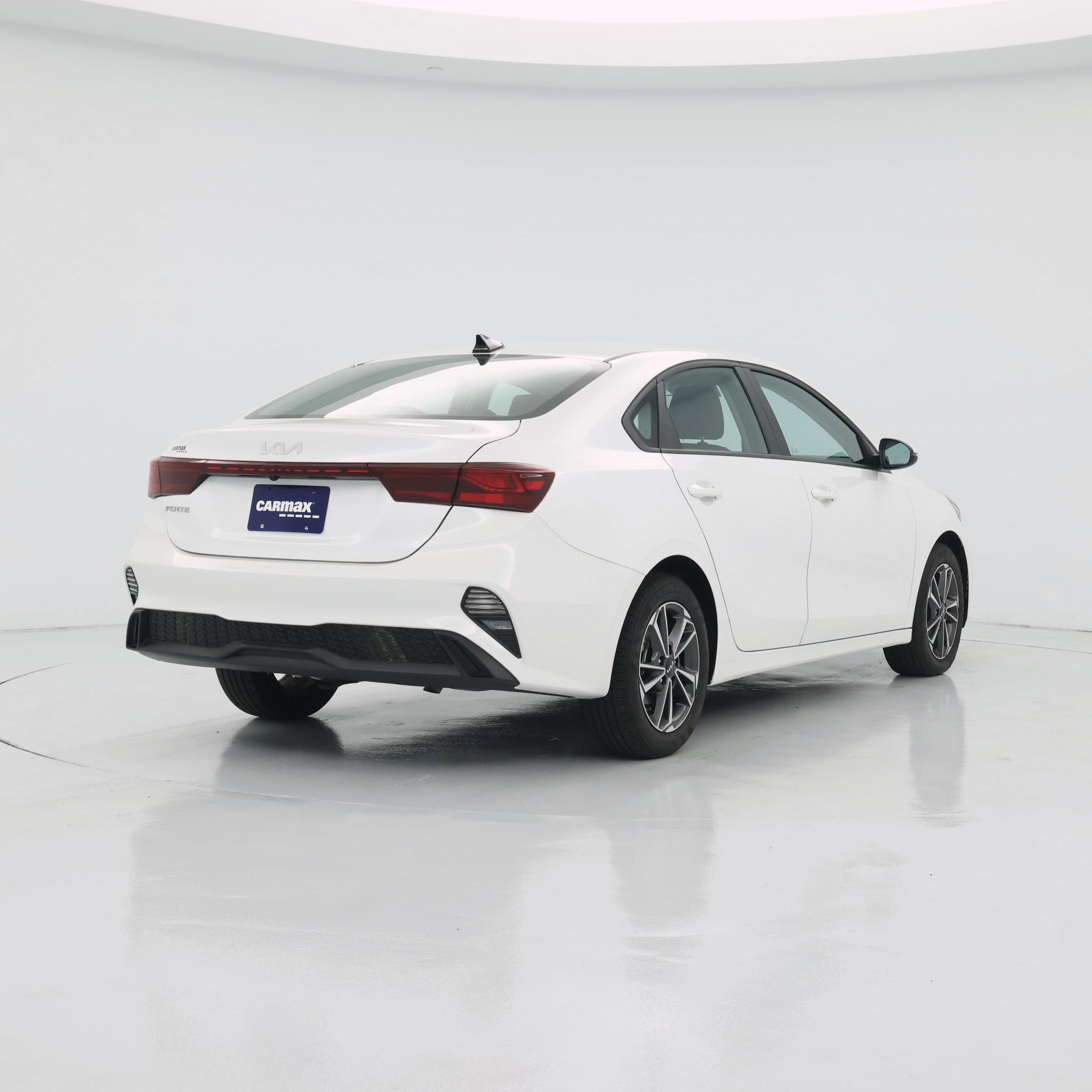 Thumbnail: 2023 Kia Forte - 8