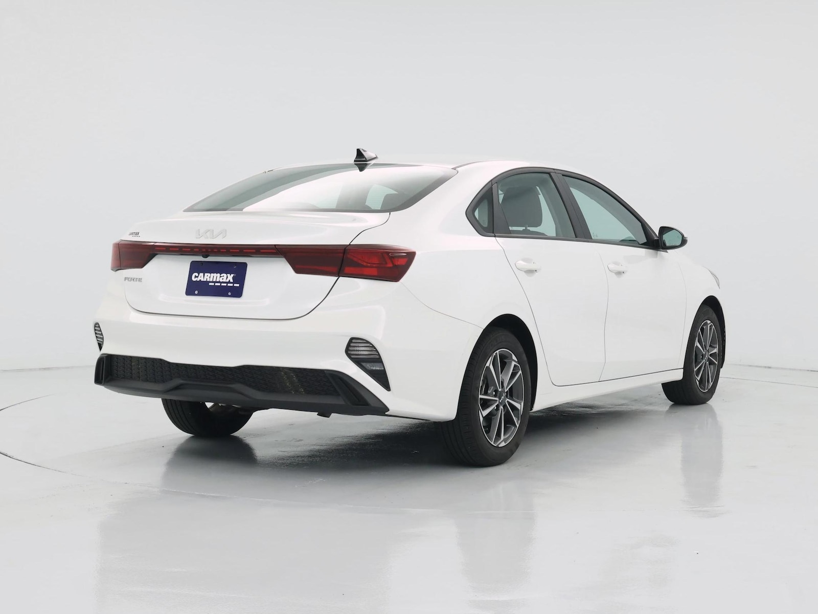 2023 Kia Forte LXS - Photo 9