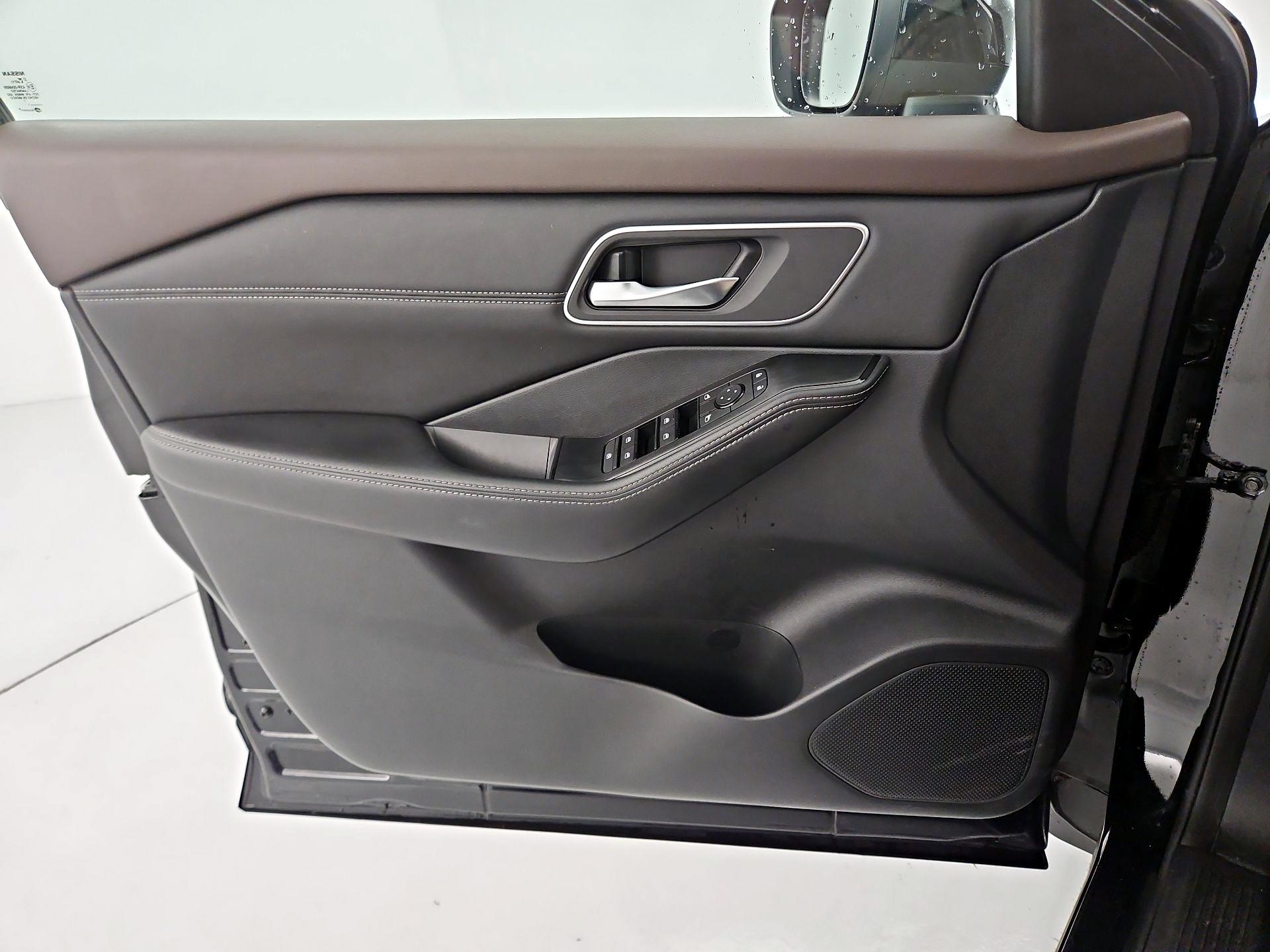 Thumbnail: 2021 Nissan Rogue - 12