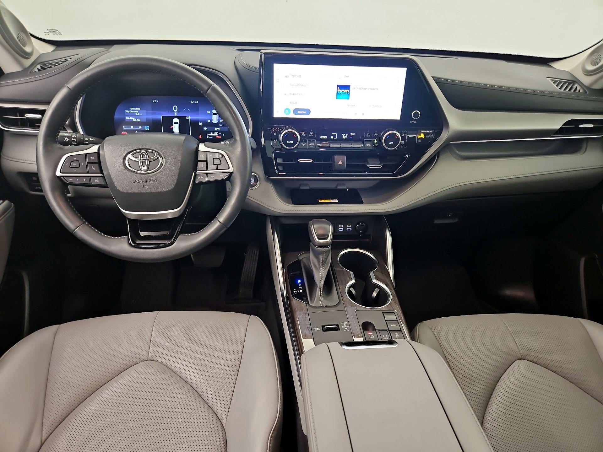 Thumbnail: 2023 Toyota Highlander - 9