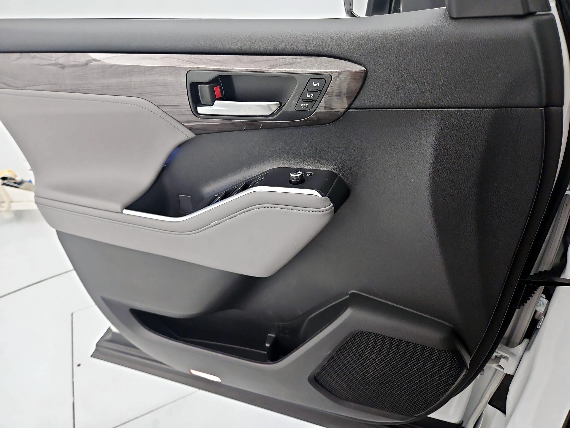 Thumbnail: 2023 Toyota Highlander - 12