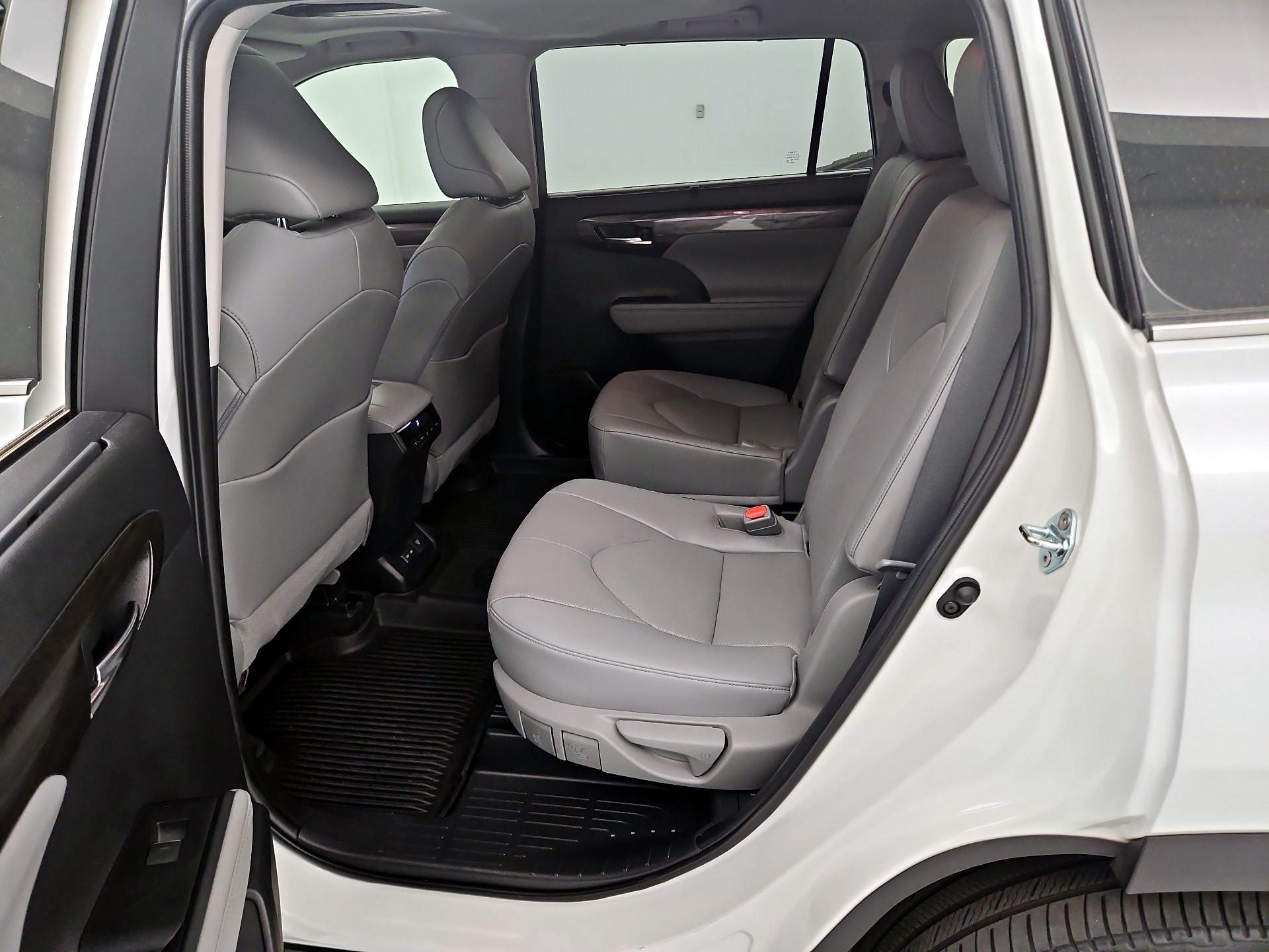 Thumbnail: 2023 Toyota Highlander - 20