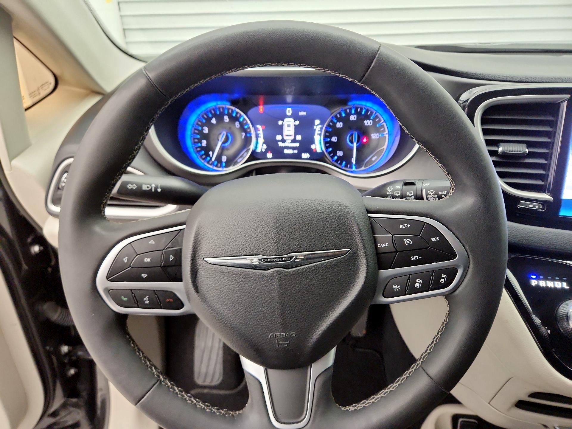 Thumbnail: 2023 Chrysler Pacifica - 10
