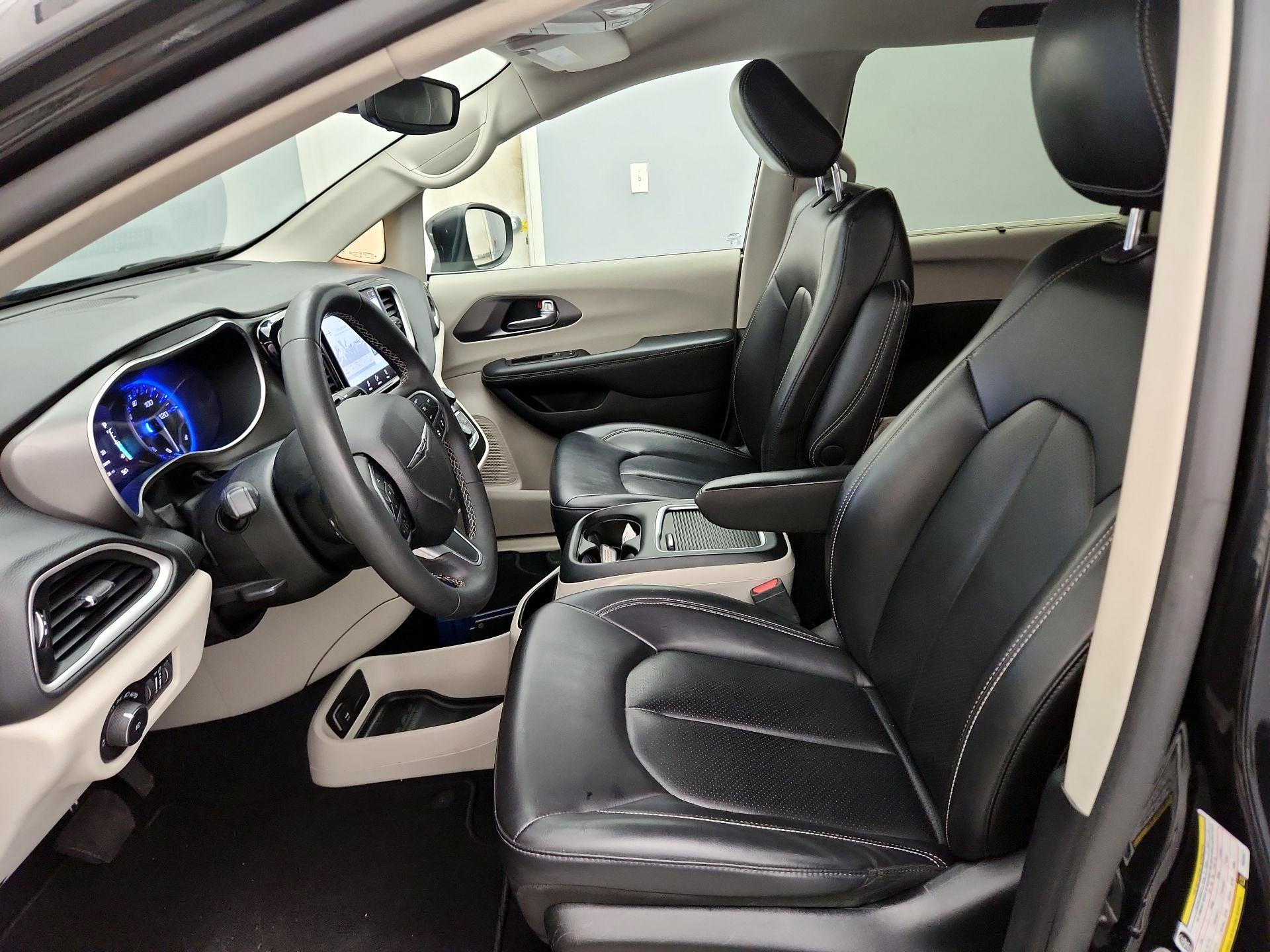 Thumbnail: 2023 Chrysler Pacifica - 11