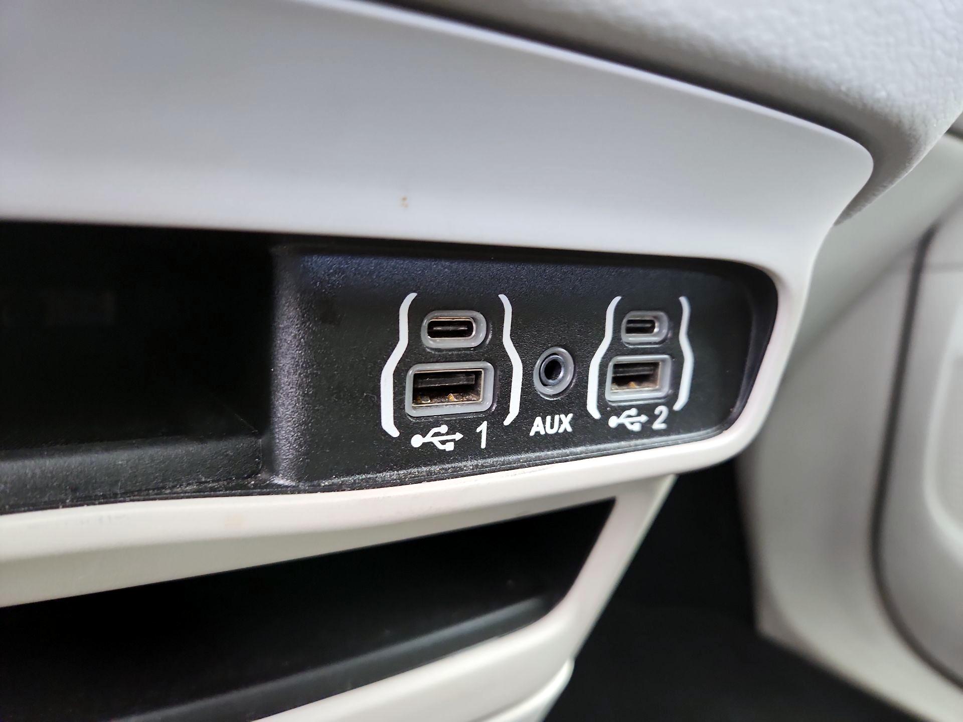 Thumbnail: 2023 Chrysler Pacifica - 18