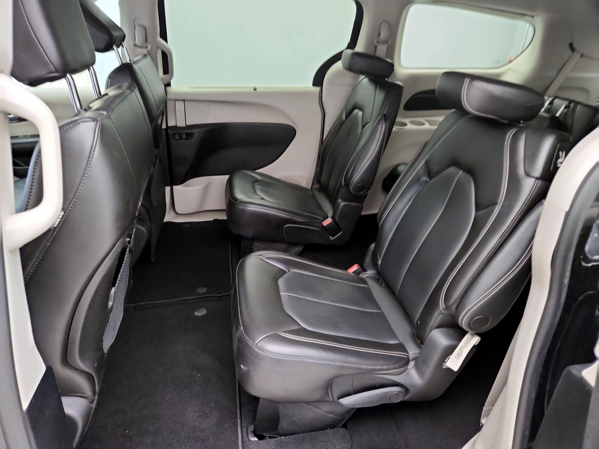Thumbnail: 2023 Chrysler Pacifica - 19