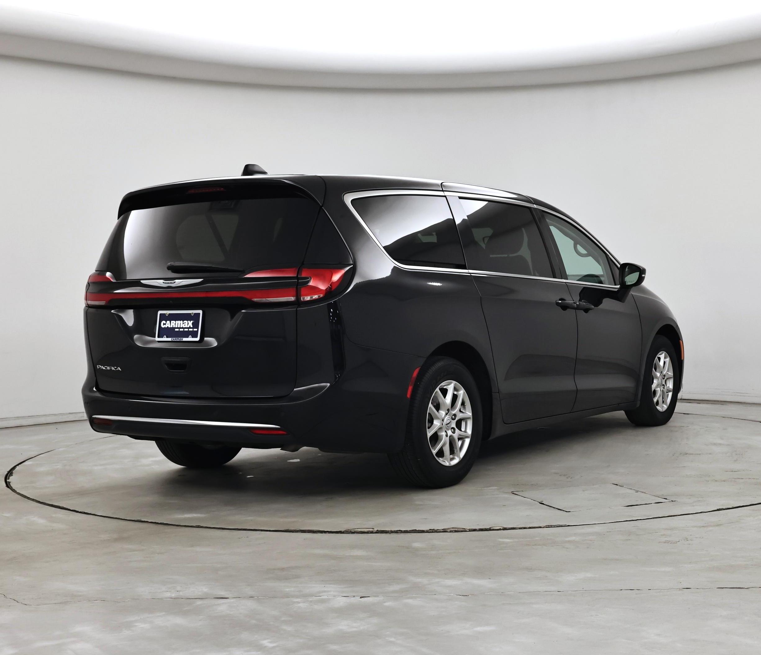 Thumbnail: 2023 Chrysler Pacifica - 8