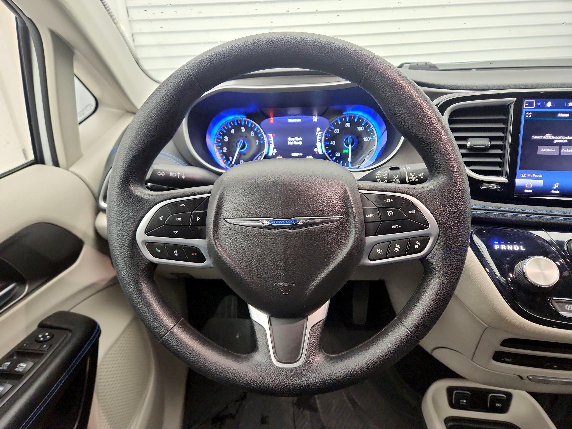 Thumbnail: 2021 Chrysler Pacifica - 10