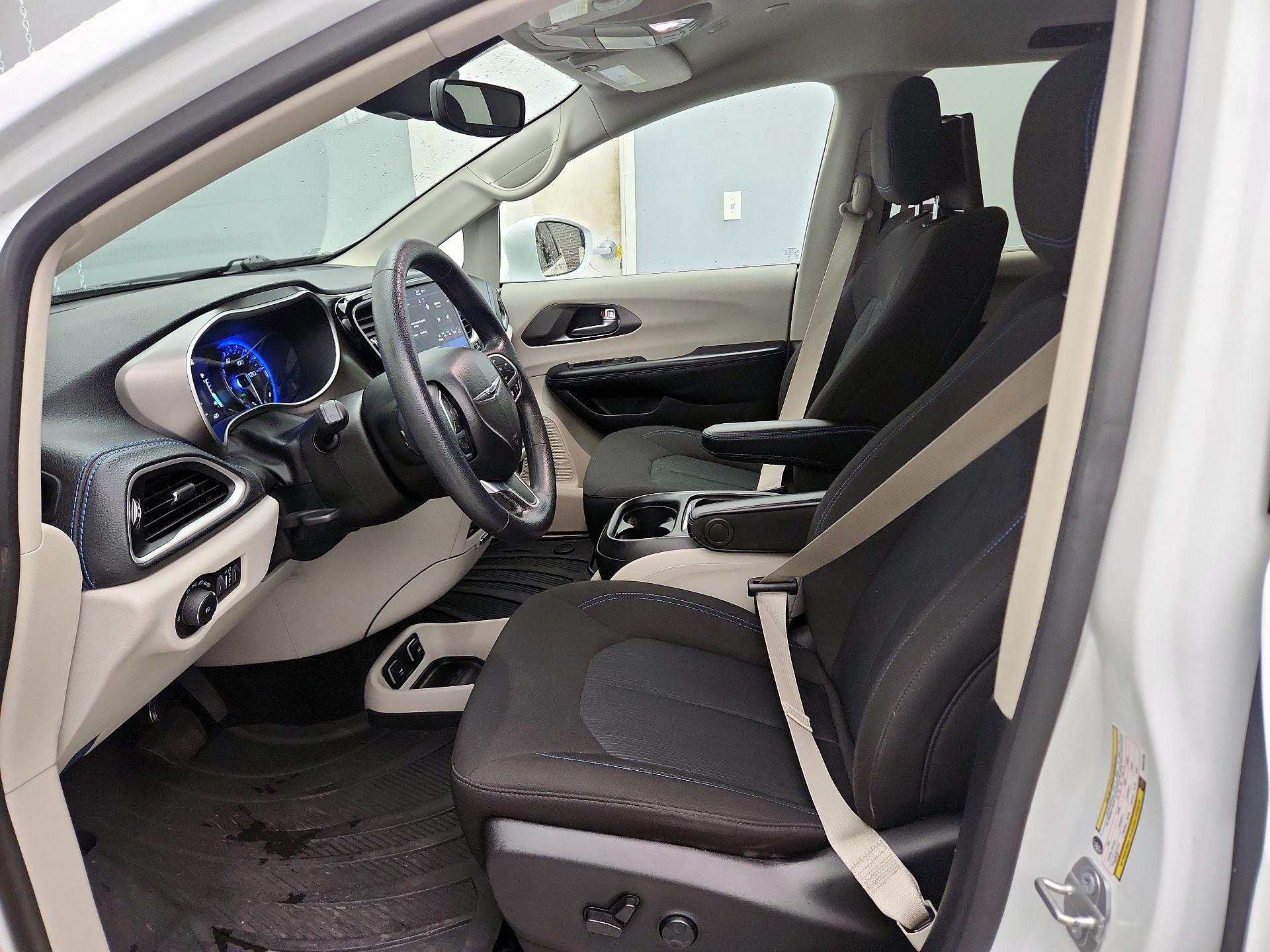 Thumbnail: 2021 Chrysler Pacifica - 11