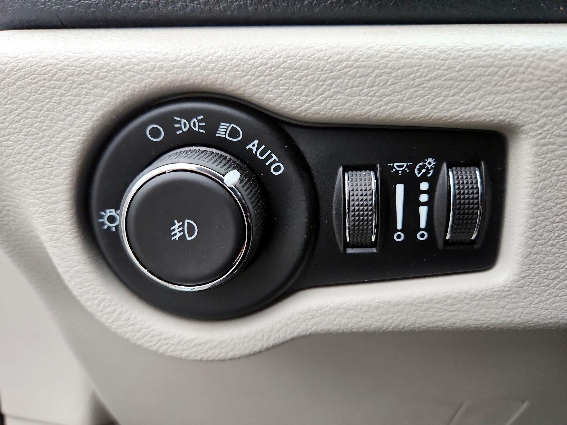 Thumbnail: 2021 Chrysler Pacifica - 13