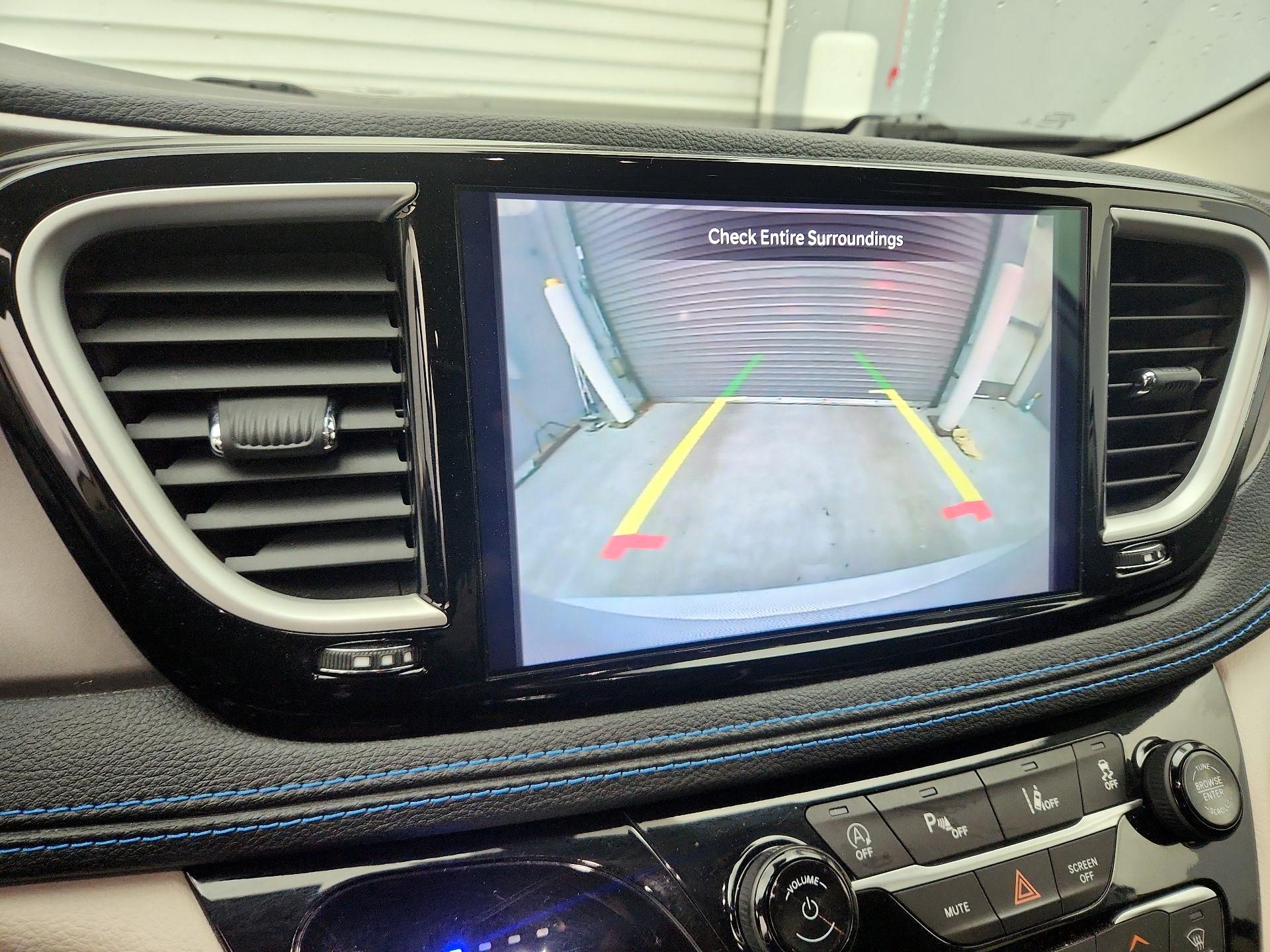 Thumbnail: 2021 Chrysler Pacifica - 14