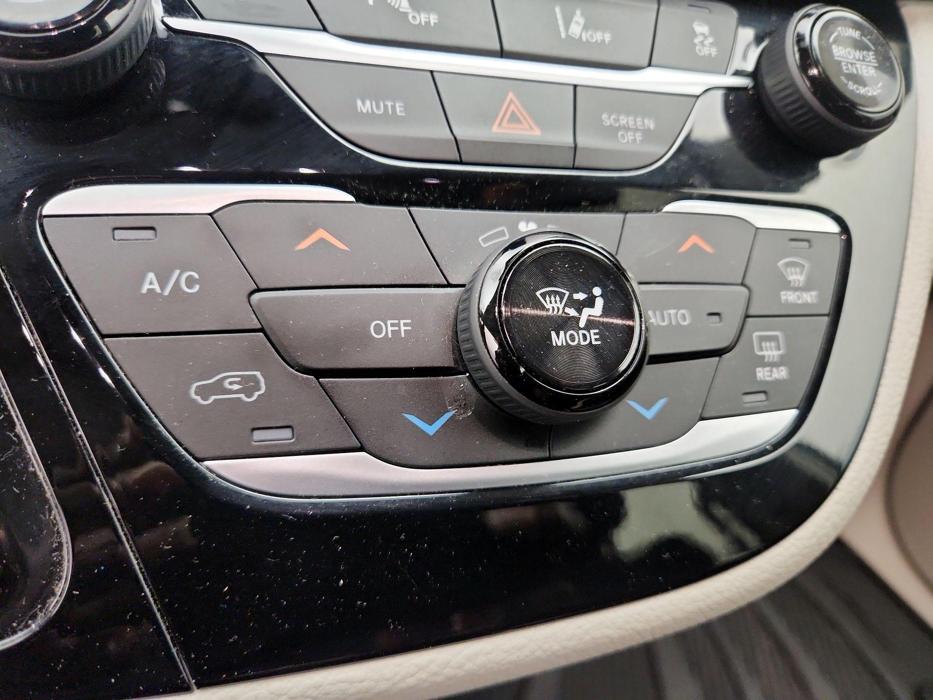 Thumbnail: 2021 Chrysler Pacifica - 16