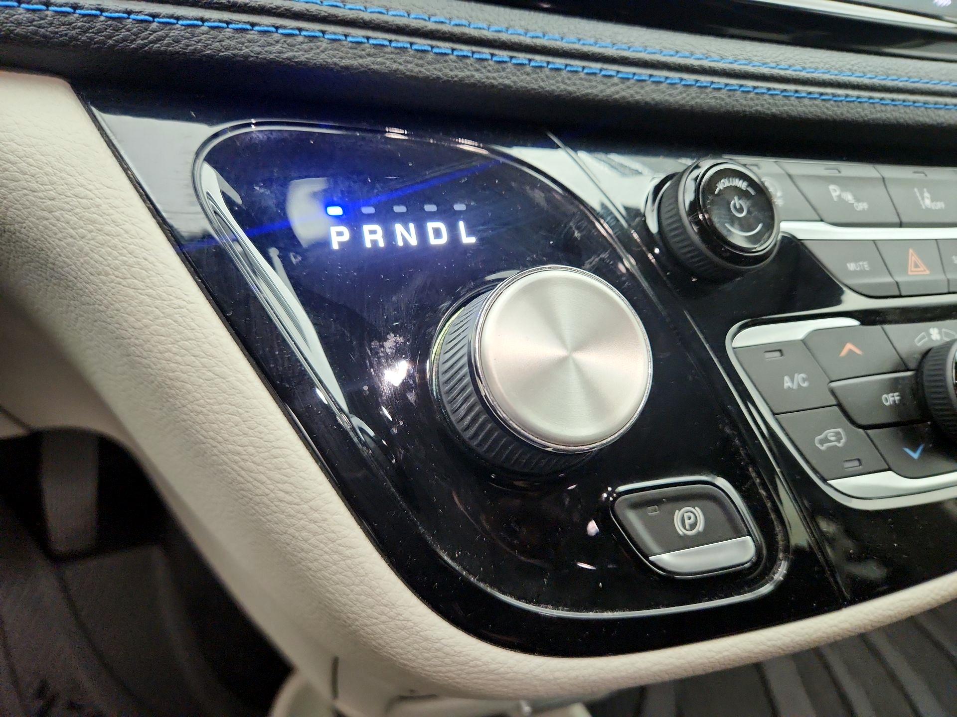 Thumbnail: 2021 Chrysler Pacifica - 17