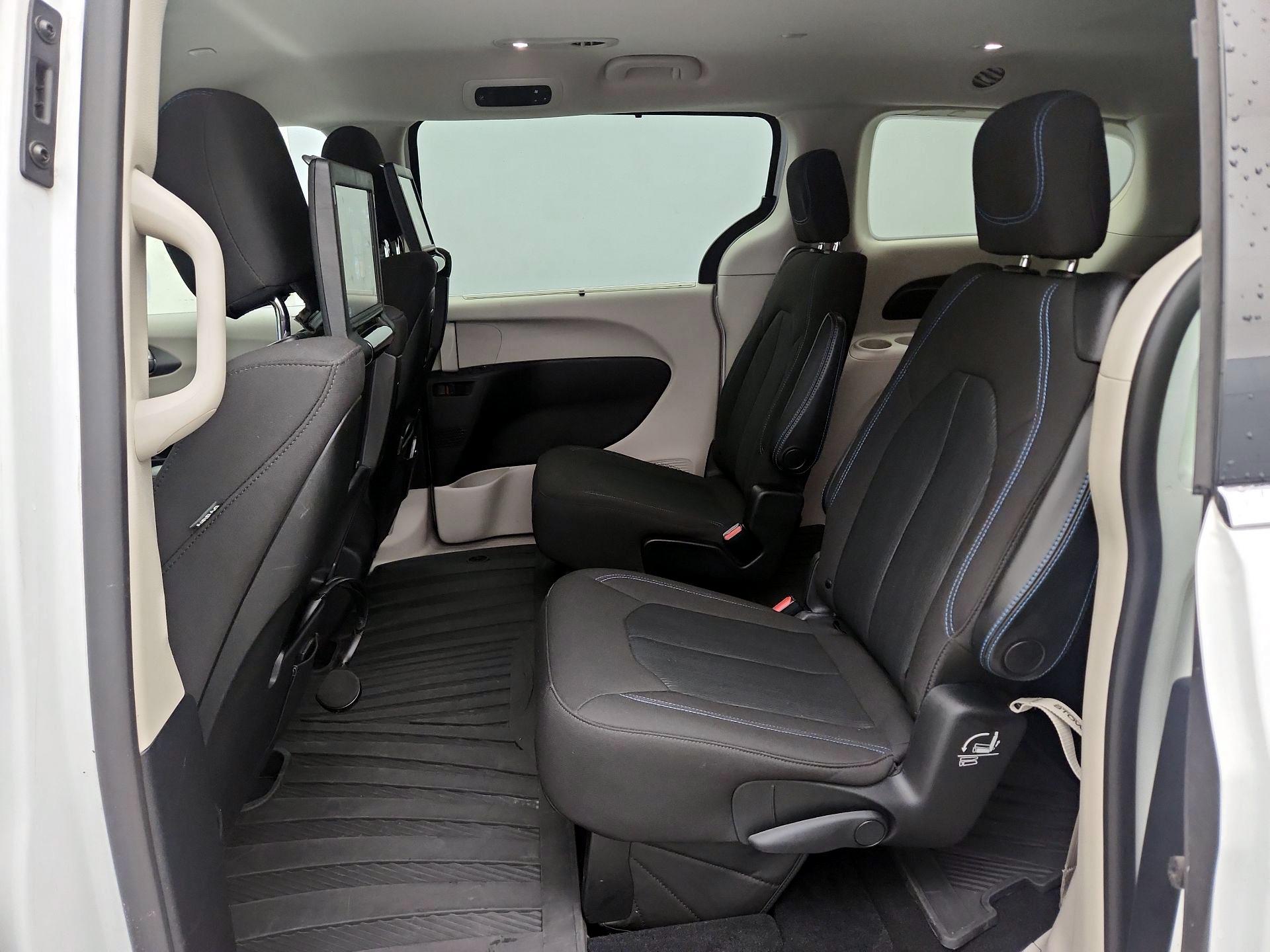 Thumbnail: 2021 Chrysler Pacifica - 19