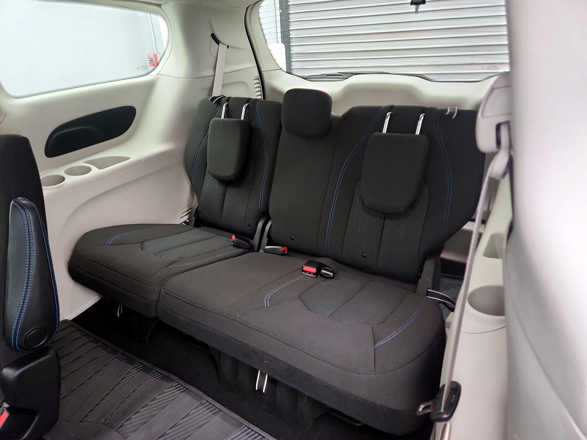 Thumbnail: 2021 Chrysler Pacifica - 20